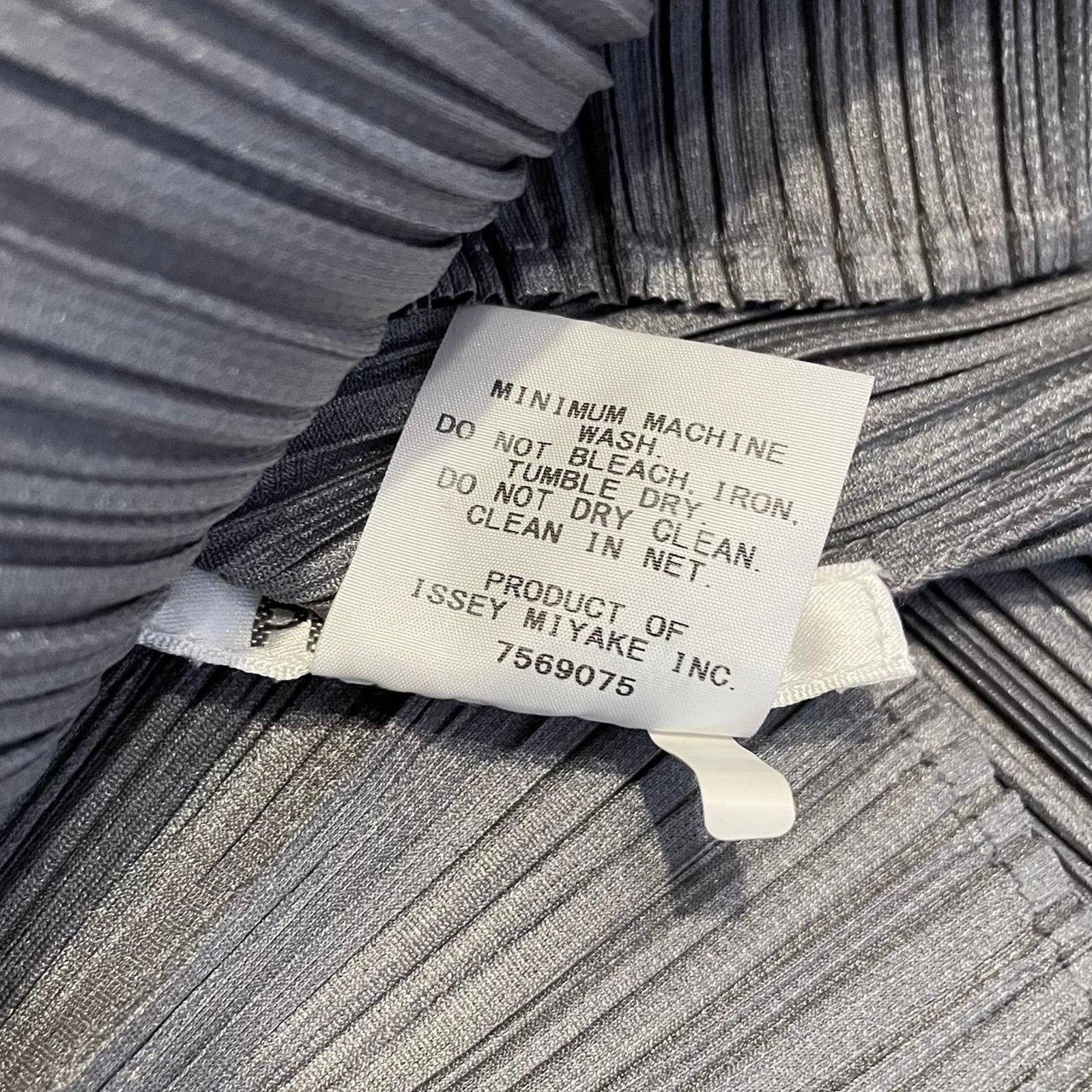 Issey Miyake NWOT PLEATS PLEASE ISSEY MIYAKE Gray Basics T-shirt Size 3 Size S / US 4 / IT 40 - 7 Thumbnail