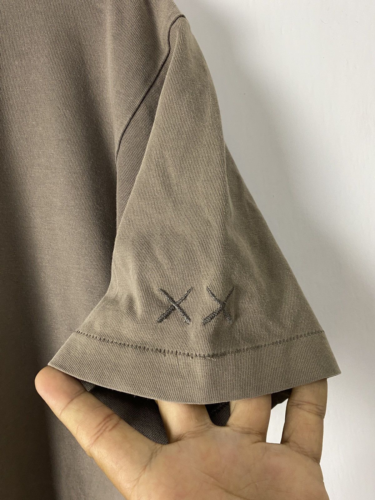 Kaws × Uniqlo OG Uniqlo Kaws Tee Size US XL / EU 56 / 4 - 4 Thumbnail