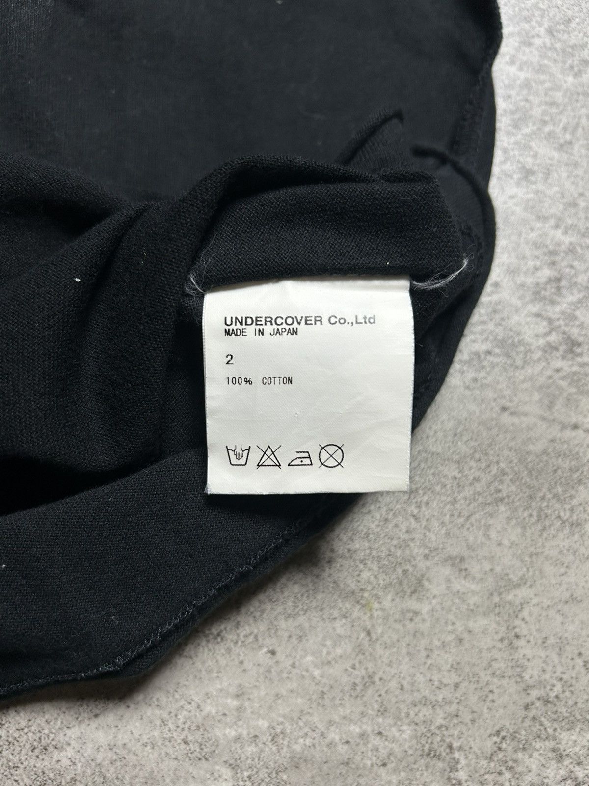Undercover 2000s Undercover Grapich Black Tee Exposed Seam Size US S / EU 44-46 / 1 - 7 Thumbnail
