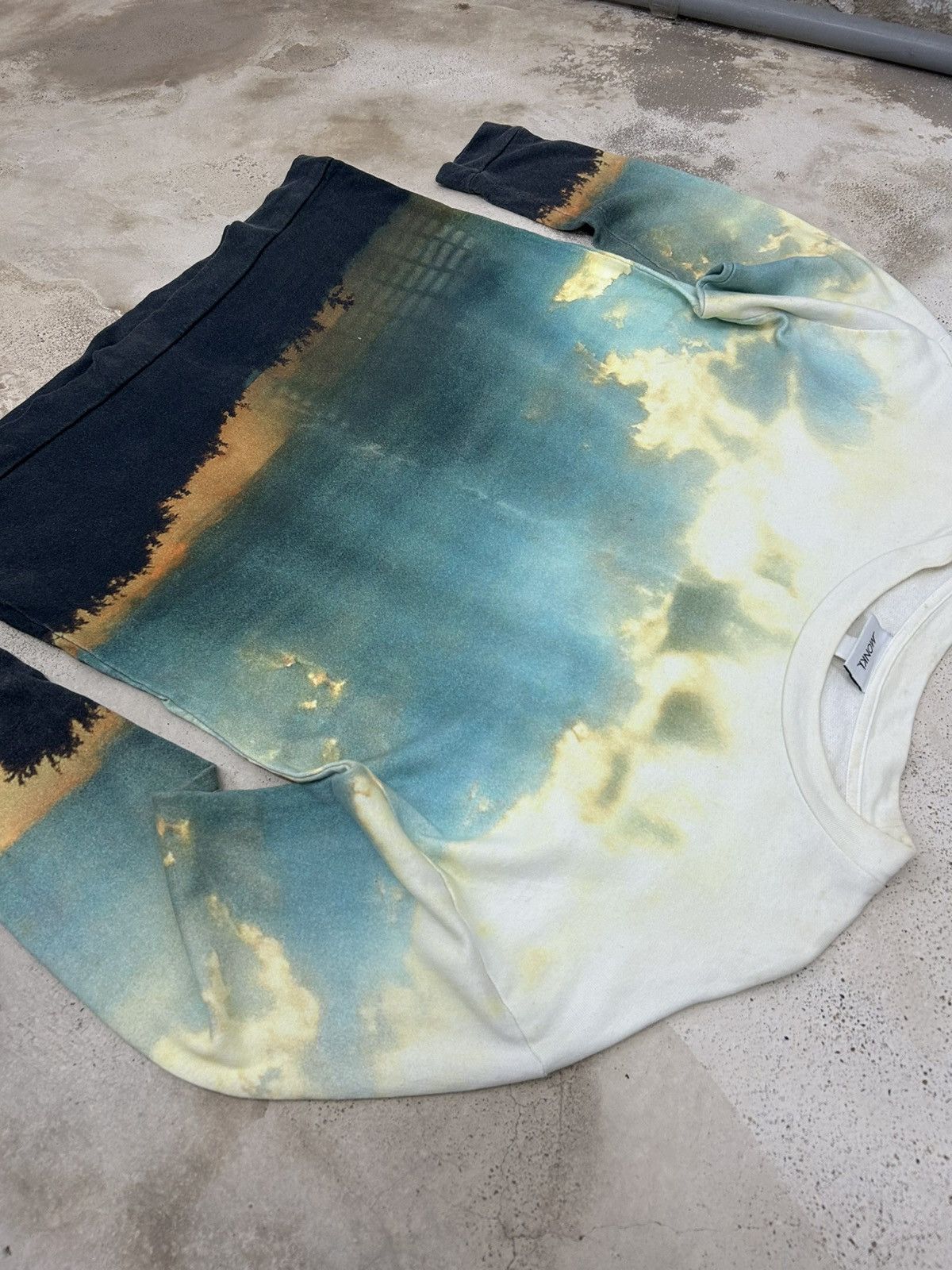 Designer × Japanese Brand Monki - Scenic Sunset Gradient w/ Vibrant Sky Hues Size US L / EU 52-54 / 3 - 7 Thumbnail