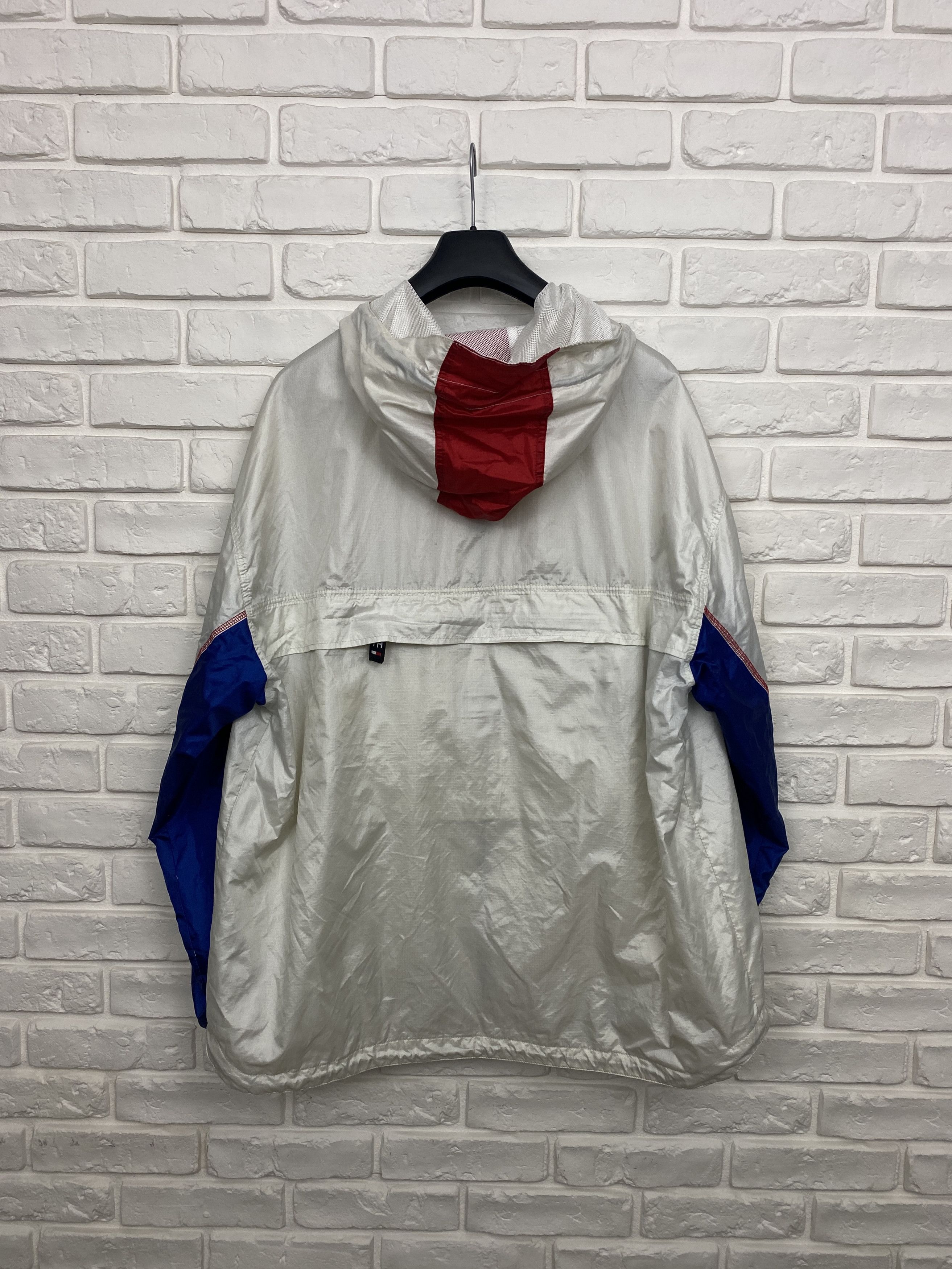 Tommy Hilfiger Tommy Hilfiger Nylon Jacket Hooded Windrunner Logo Size XL Size US XL / EU 56 / 4 - 14 Thumbnail
