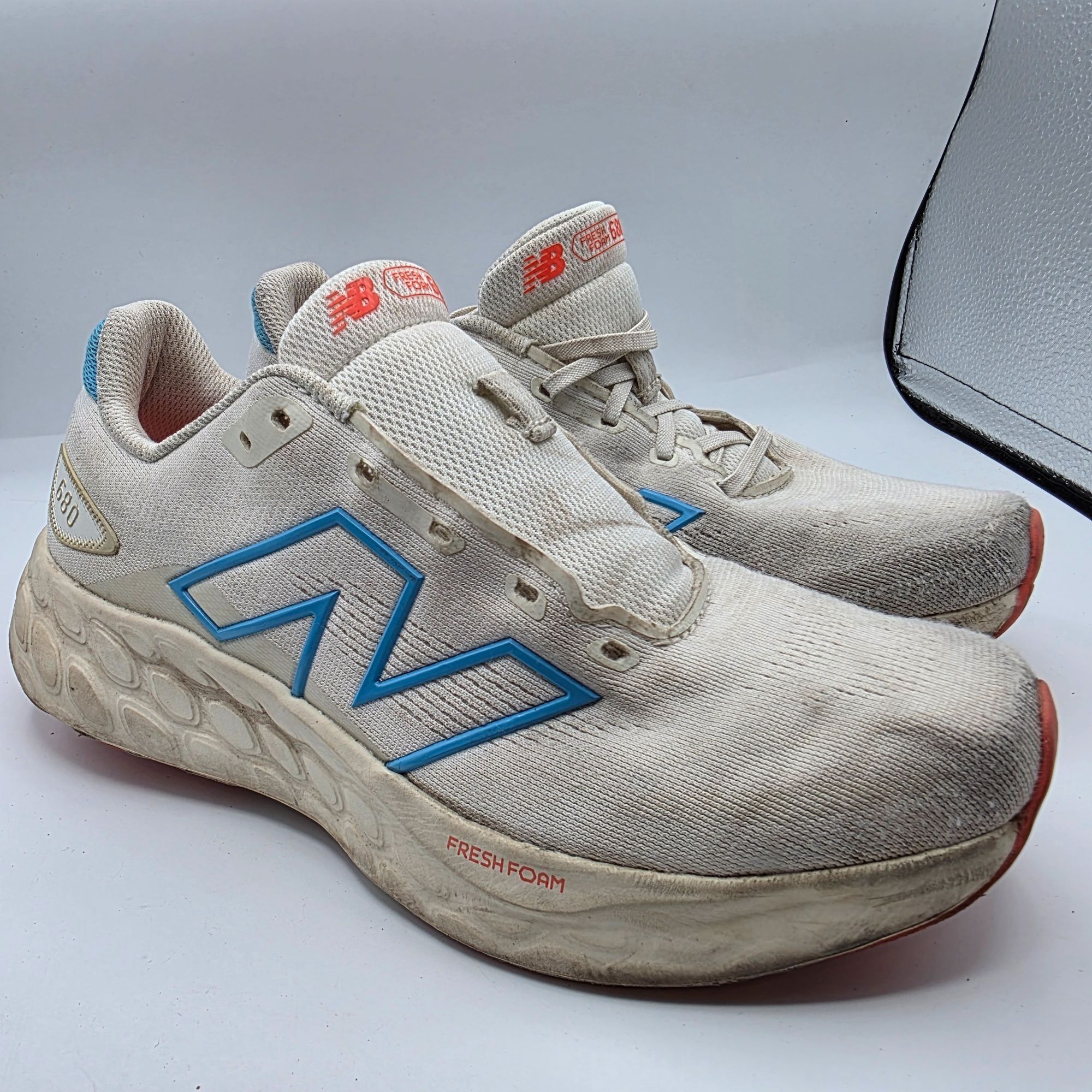 New Balance New Balance Fresh Foam 680v8 Womens Size 9.5 Shoes White Blu Size US 9.5 / IT 39.5 - 1 Thumbnail