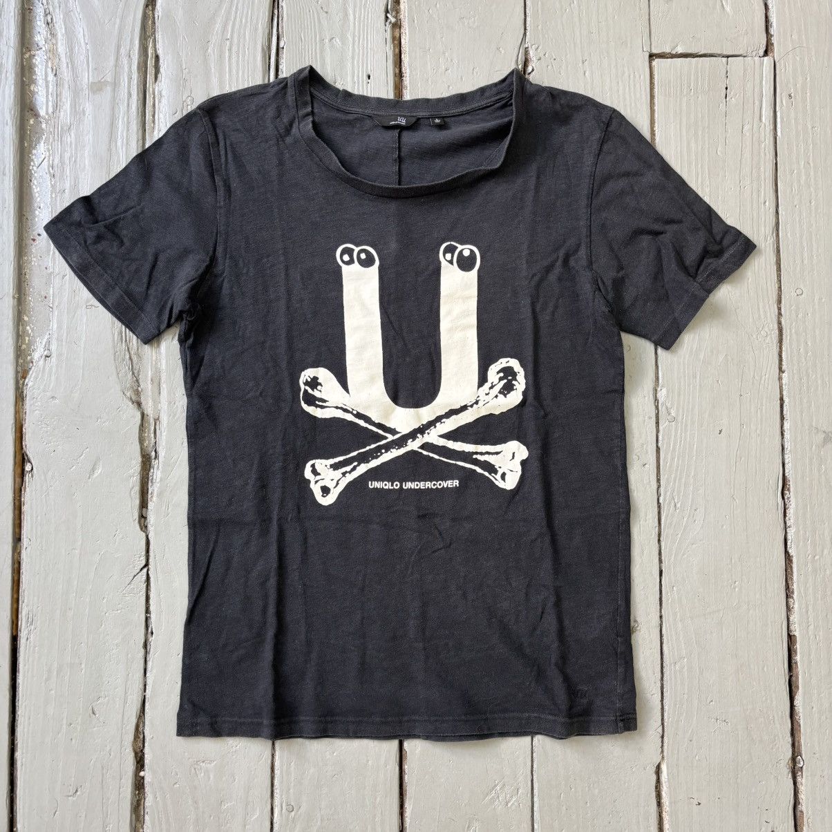 Undercover × Uniqlo Uniqlo/Undercover Crossbones U Tee Size US L / EU 52-54 / 3 - 1 Thumbnail