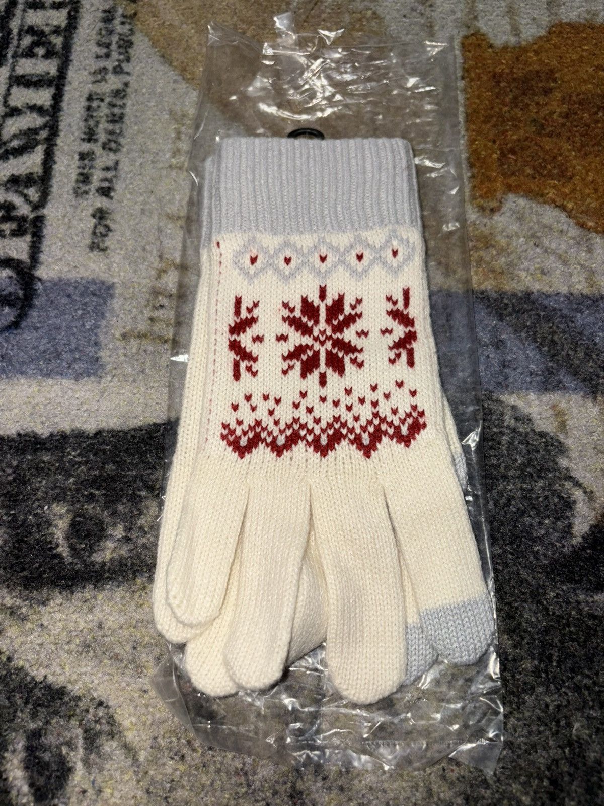 Uniqlo Uniqlo Heat Tech Gloves (LARGE) Size ONE SIZE - 2 Thumbnail