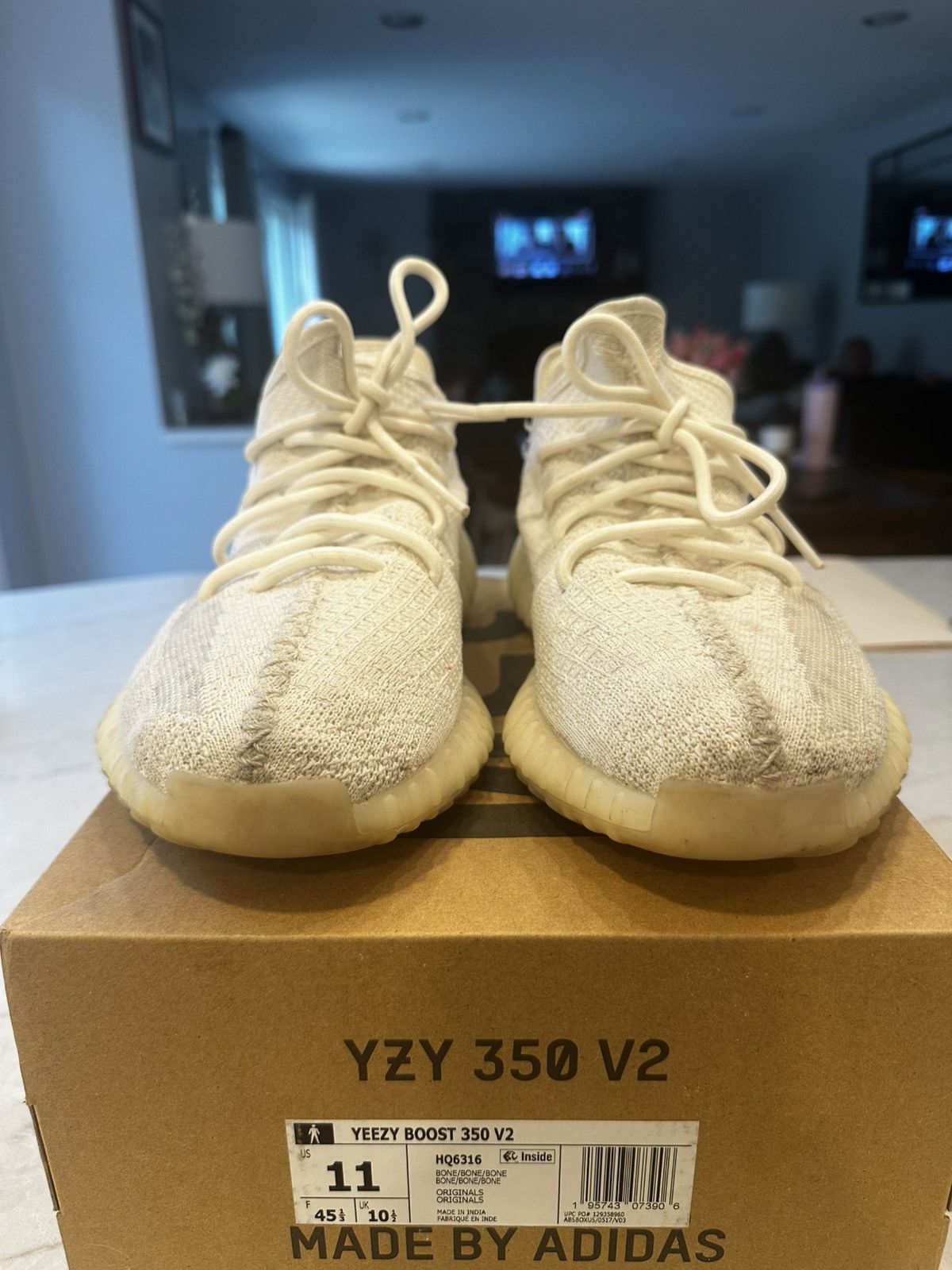 Adidas Yeezy Boost 350 V2 Bone Size US 11 / EU 44 - 5 Thumbnail