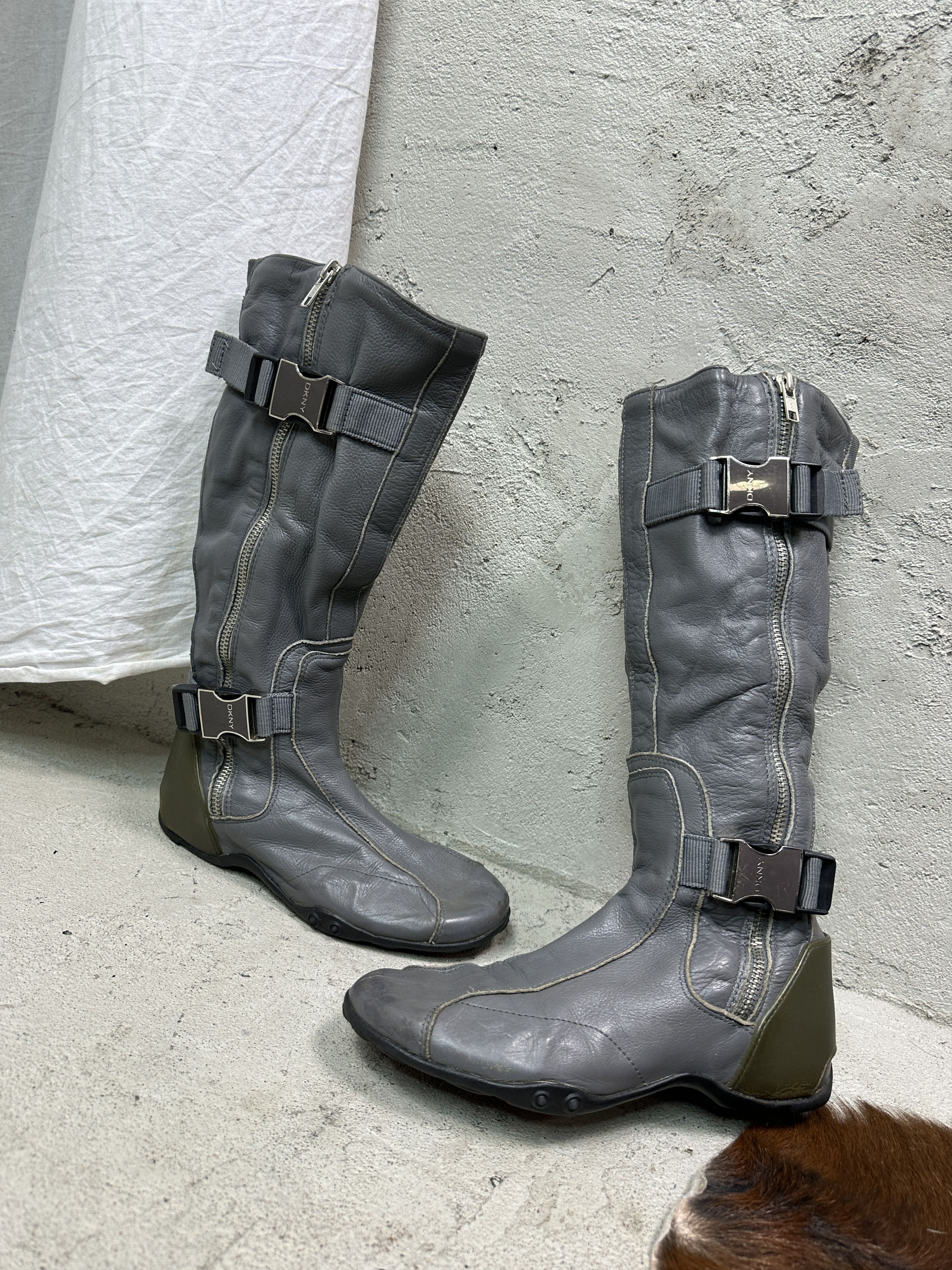 DKNY Vintage Leather Grunge Moto Buckled DKNY Boots Y2K Size US 7 / IT 37 - 1 Thumbnail