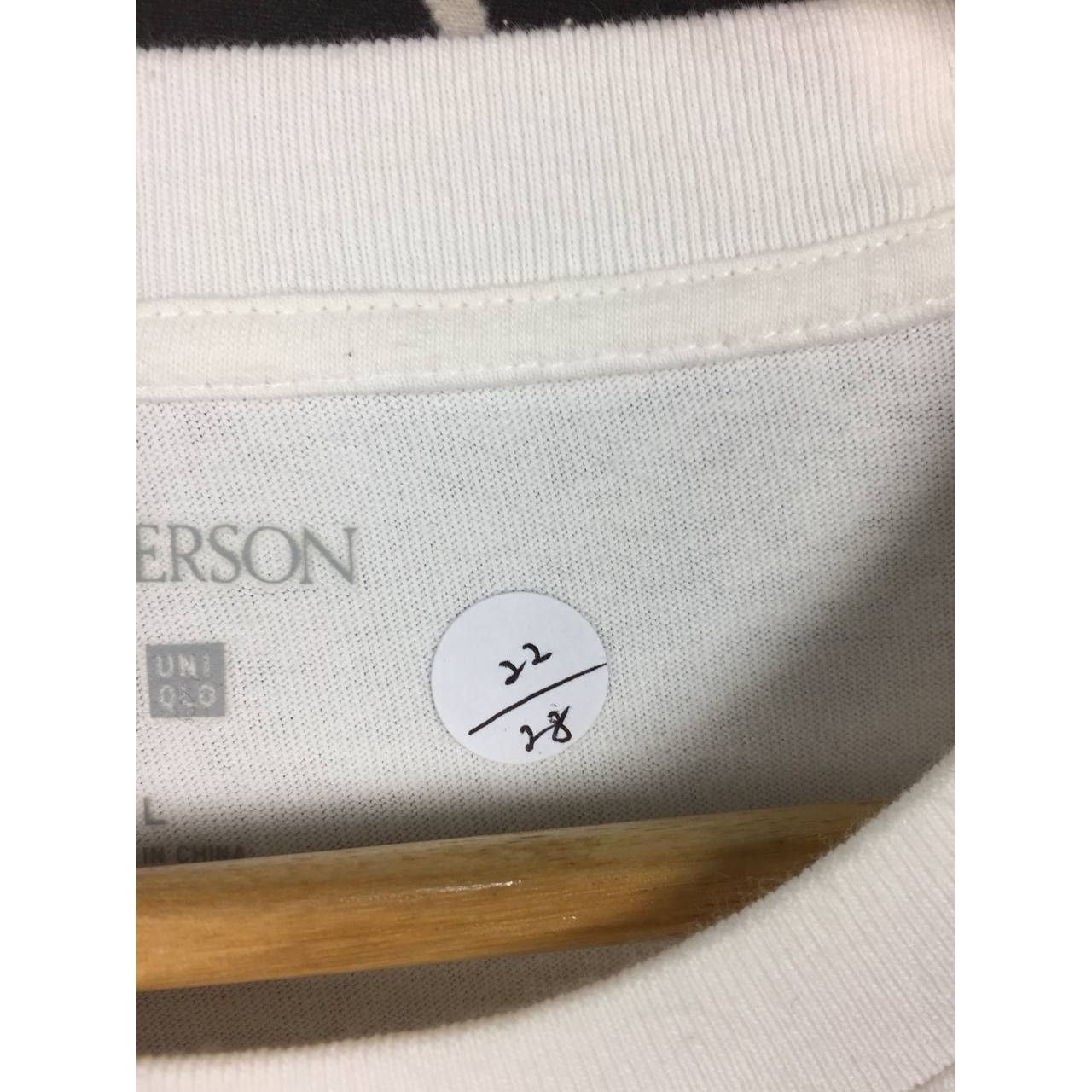 JW Anderson × Uniqlo JW Anderson X Uniqlo Flower Embroidered Logo Tee Size US L / EU 52-54 / 3 - 11 Thumbnail