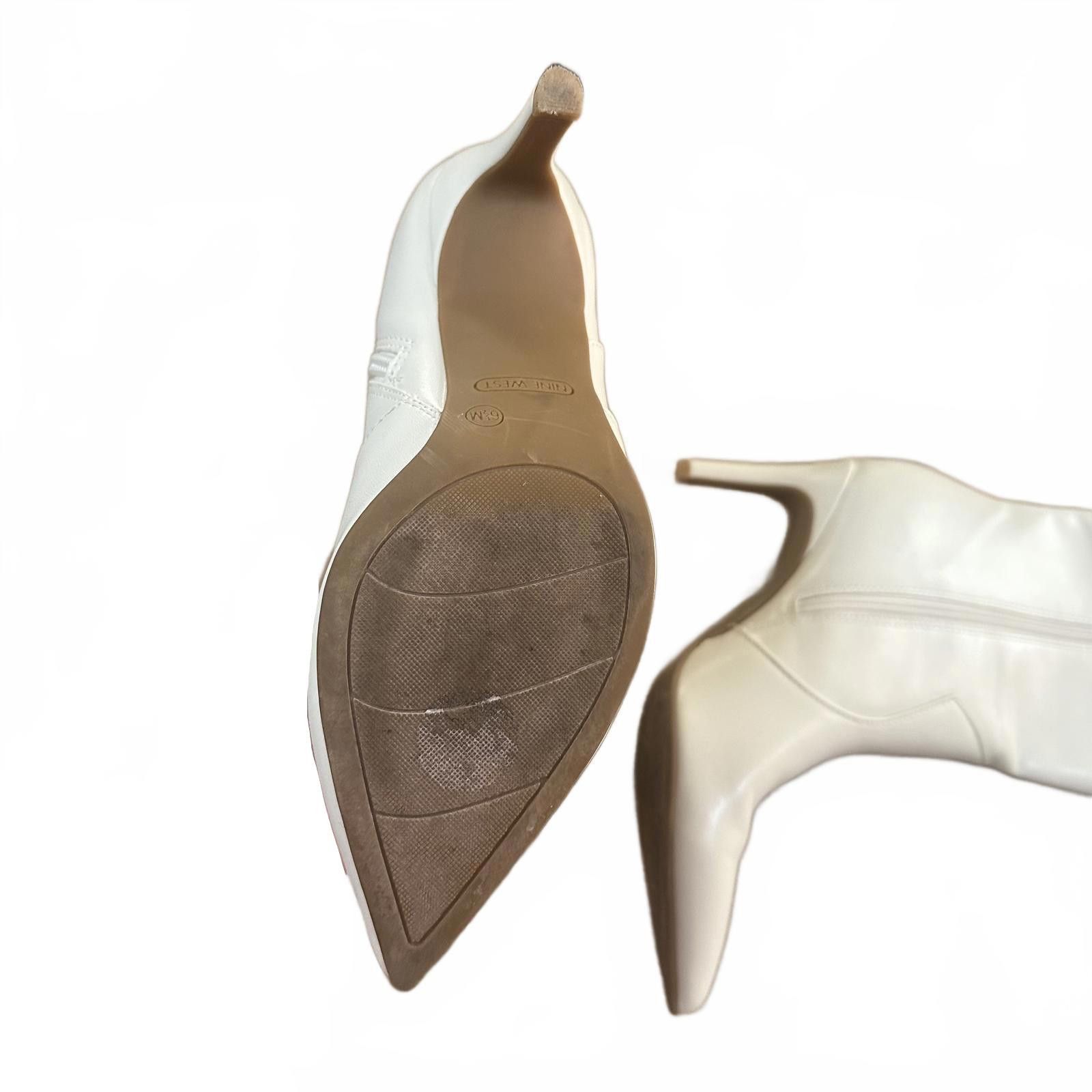 Nine West Nine West Heeled Boots White Pointed Toe 6.5 Vintage Size US 6.5 / IT 36.5 - 4 Thumbnail