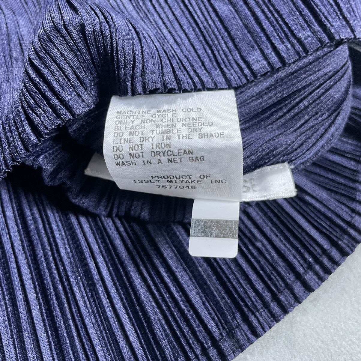 Pleats Please Issey Miyake PLEATS PLEASE ISSEY MIYAKE PLEATED SLEEVELESS TOP Size XS / US 0-2 / IT 36-38 - 7 Thumbnail