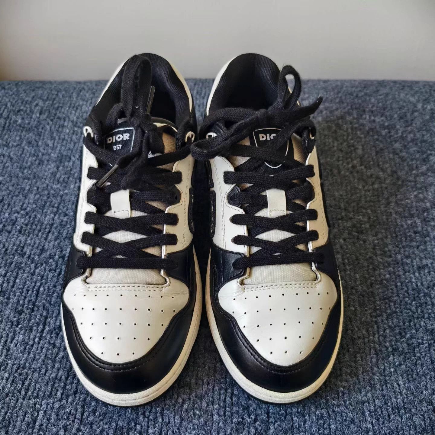 Dior DIOR B57 calfskin CD logo low-top sneaker men's black/white Size US 8.5 / IT 38.5 - 4 Thumbnail