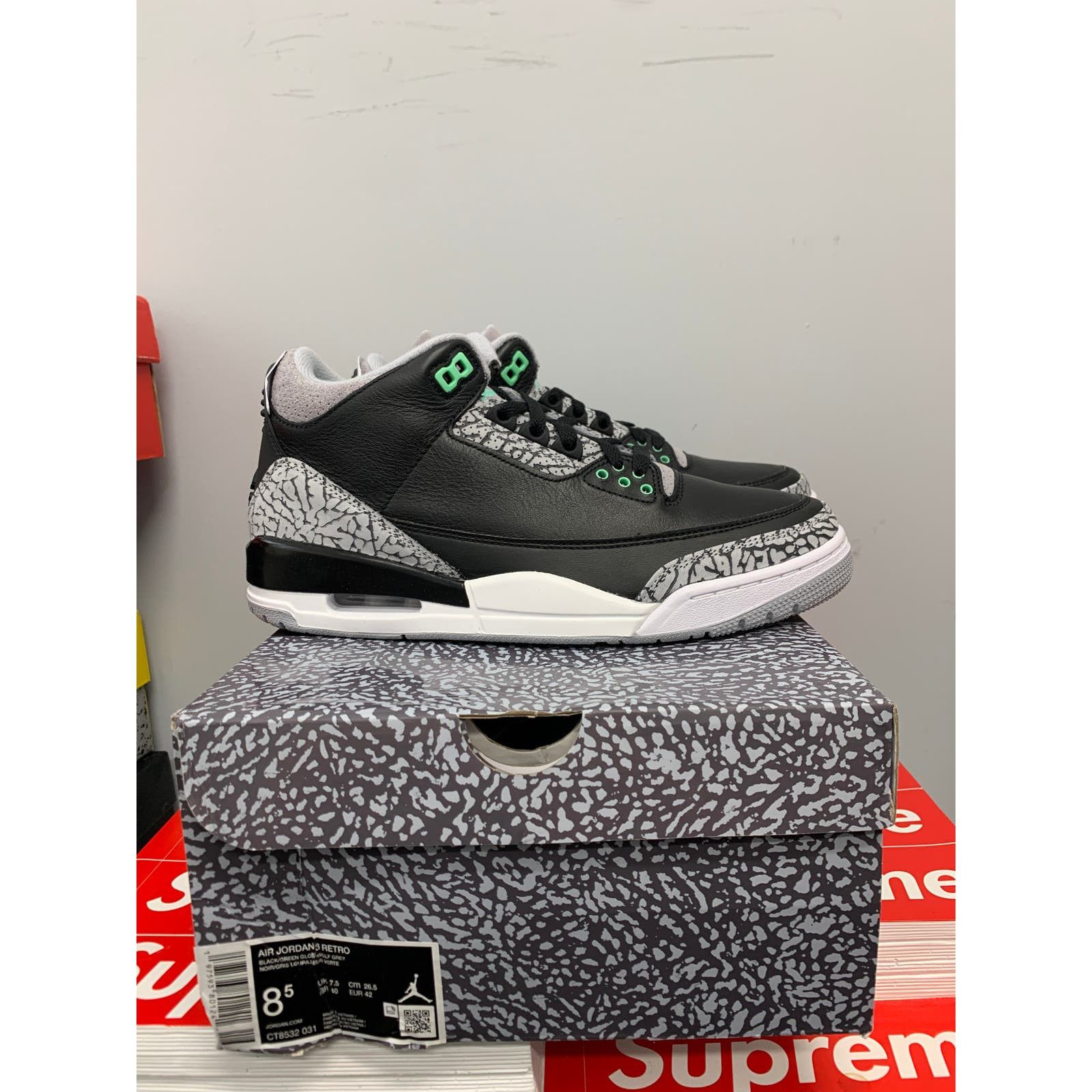 Nike Air Jordan 3 Retro Green Glow Size 8.5 Brand New
