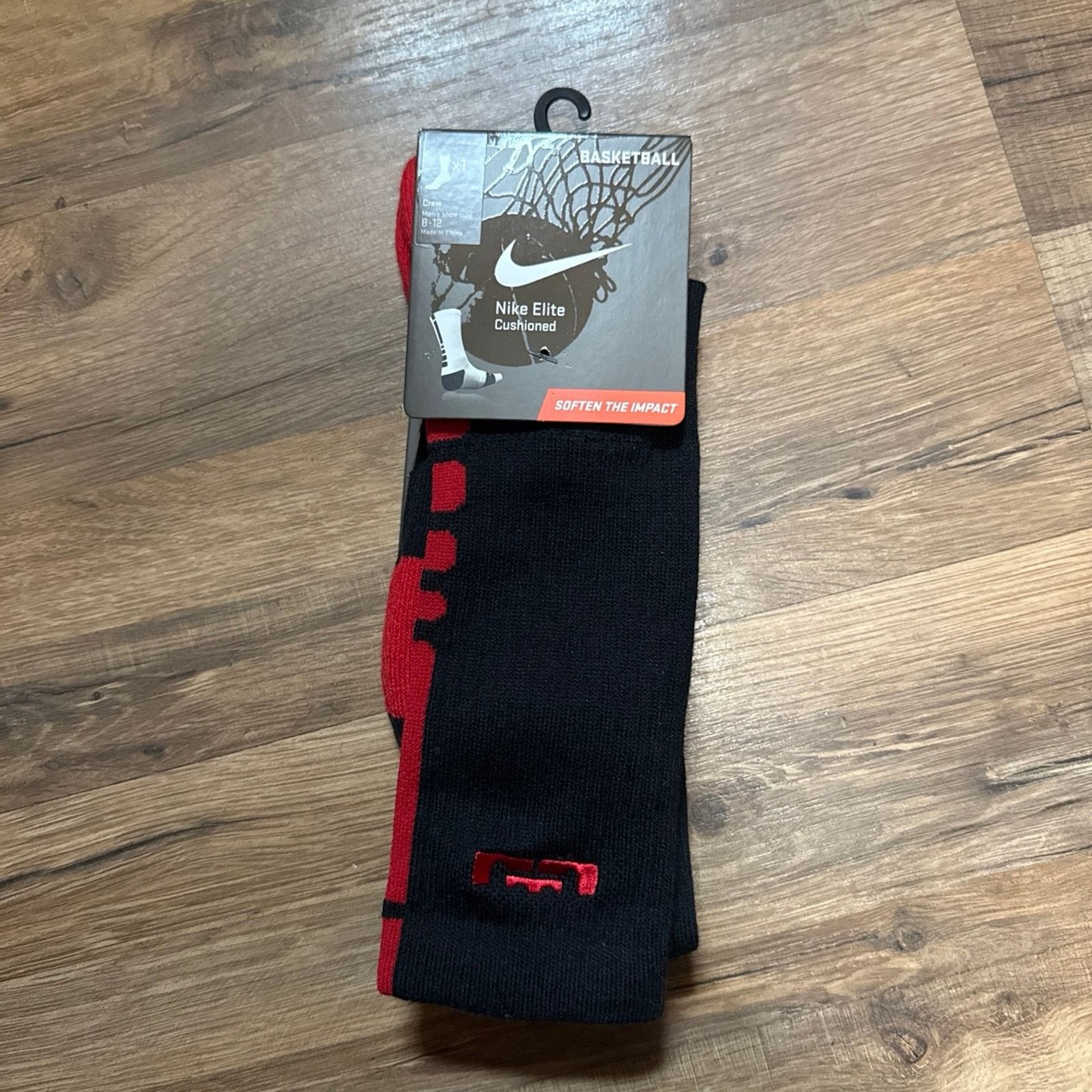 Nike 2013 Nike Lebron Elite Cushioned Basketball Crew Socks Size ONE SIZE - 1 Thumbnail
