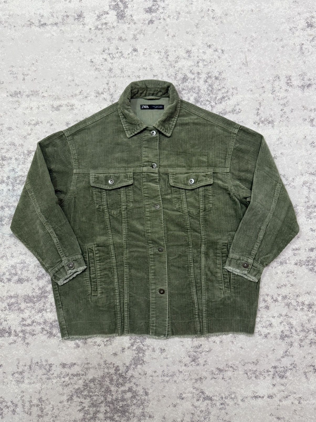 Zara Zara Oversized green corduroy button up shirt with a raw hem Size S / US 4 / IT 40 - 3 Thumbnail
