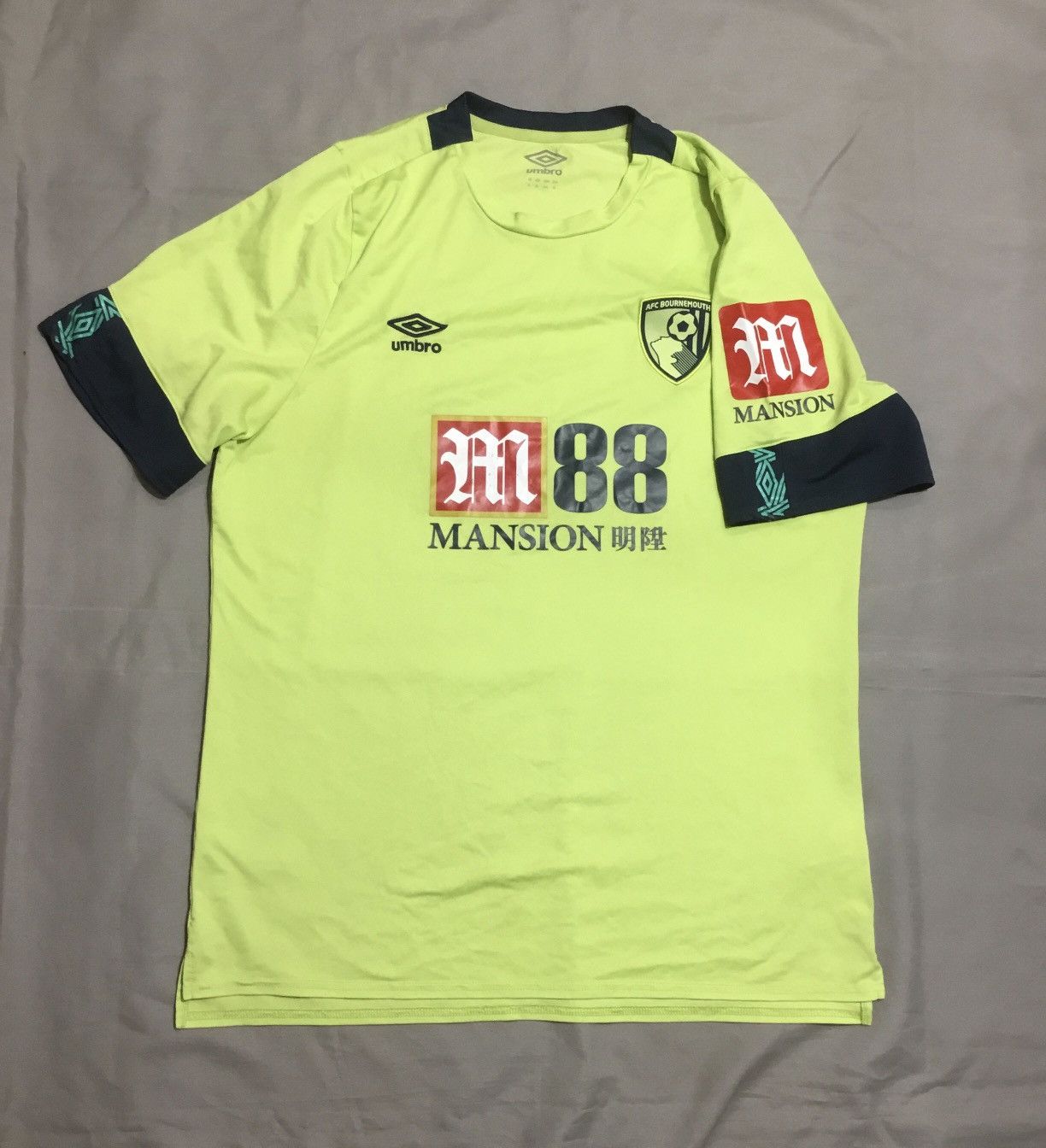 Umbro Bournemouth Third football shirt 2018 - 2019 Umbro Size XL Size US XL / EU 56 / 4 - 5 Thumbnail