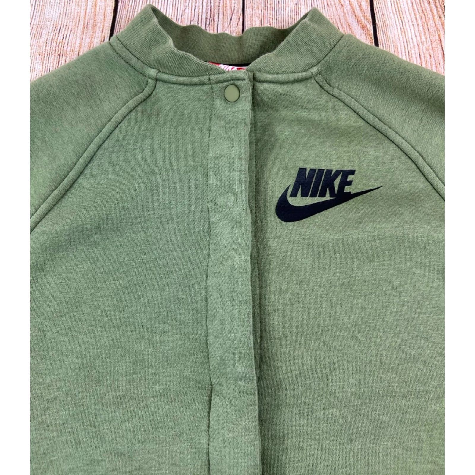 Nike Women Nike Rally Varsity Jacket Fleece Green Small Snap Button Long Sleeve Collared Not N/A Size S / US 4 / IT 40 - 6 Thumbnail