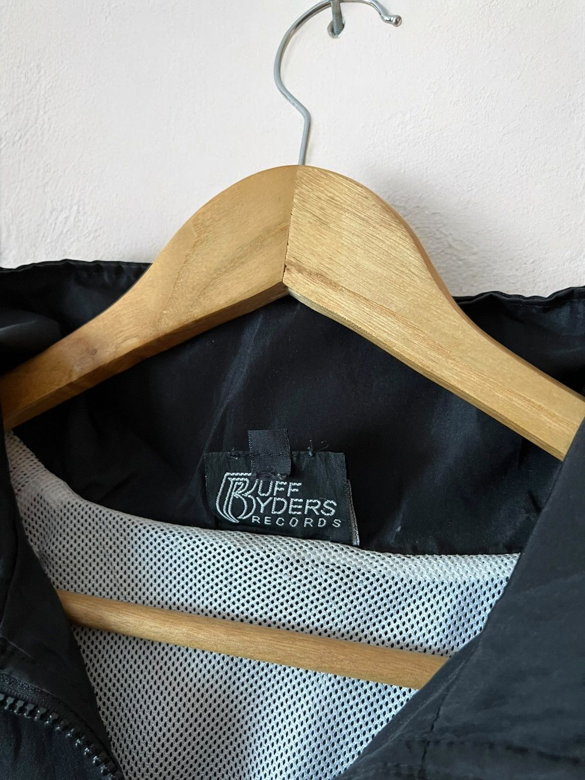 Band Tees × Ruff Ryders × Vintage RUFF RYDERS VINTAGE HOODED JACKET RAP BIG LOGOS WINDBREAKER Size US XL / EU 56 / 4 - 7 Thumbnail