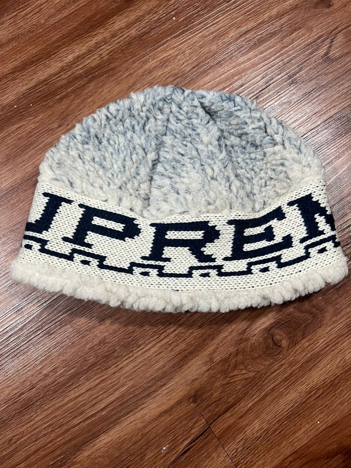 Pre-owned Sherpa Logo Beanie In Off White