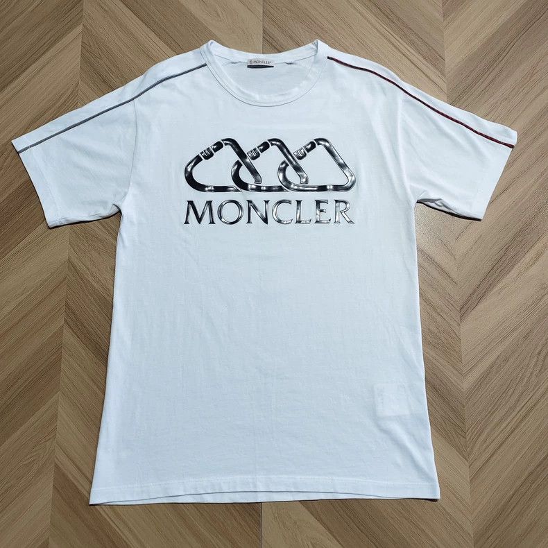 Moncler Moncler Short Sleeve Graphic T-Shirt-yf Size US S / EU 44-46 / 1 - 1 Thumbnail