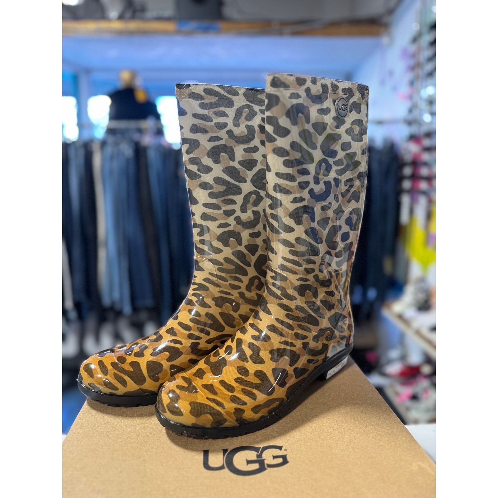 UGG W Shaye Cheetah Rain Boots Ladies Size 9