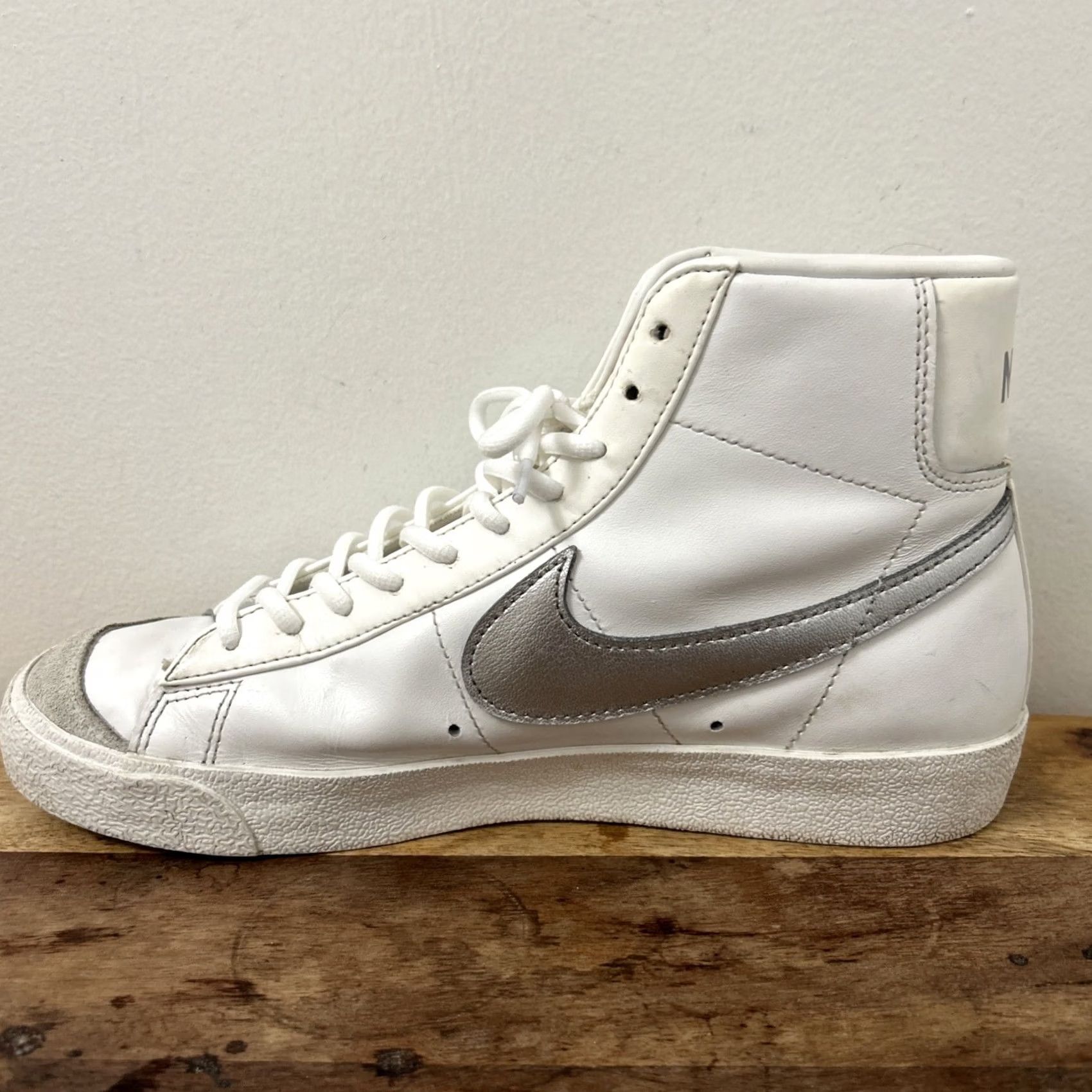 Nike Nike Blazer Mid ’77 Womens Sz 10 Summit White Silver Athletic Shoes CZ1055-112 Size M / US 6-8 / IT 42-44 - 7 Thumbnail