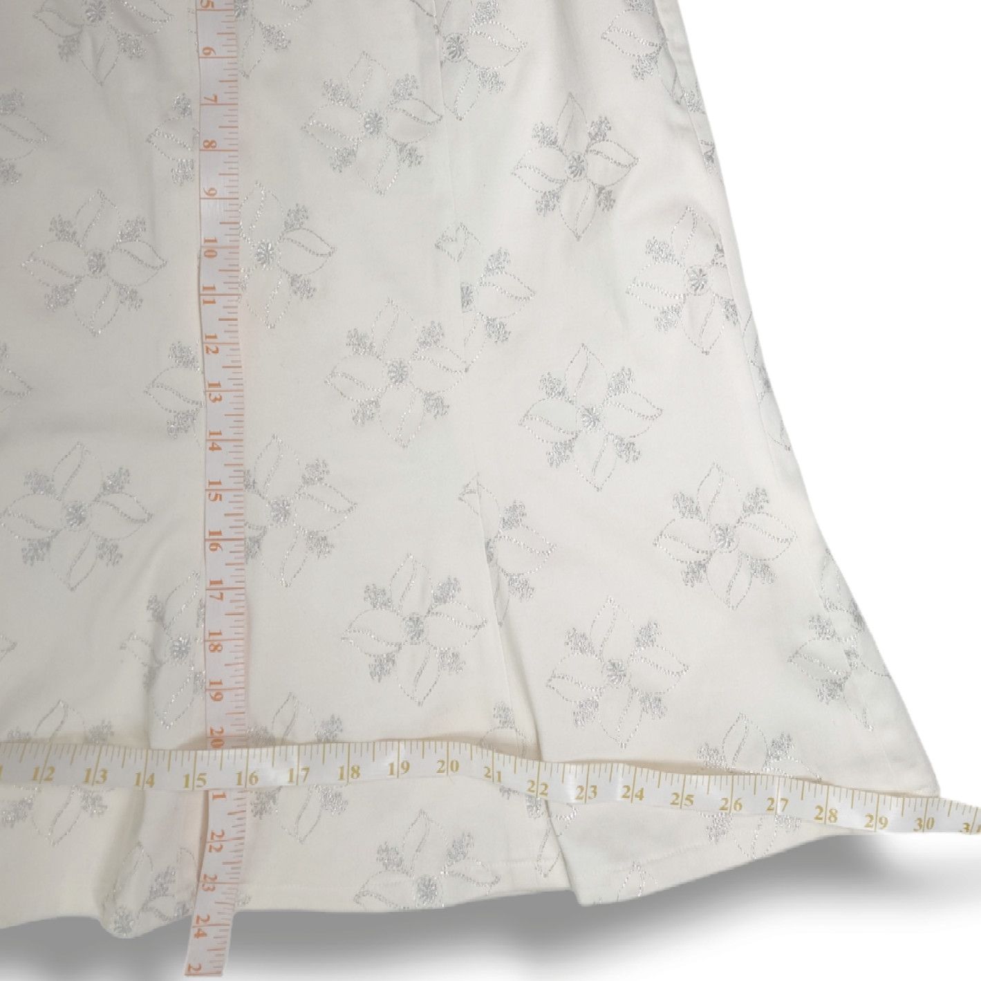 Other EUC Apostrophe Silver Floral Embroidery Skirt Sz. 16 Cream Size 38" / US 16 / IT 52 - 8 Thumbnail