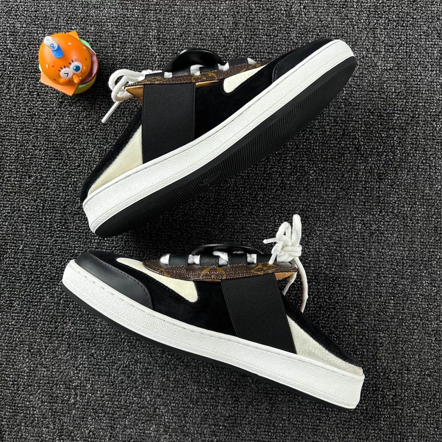 Louis Vuitton Louis Vuitton Runway Animal Collab slides size 37 Size US 6 / IT 36 - 3 Thumbnail
