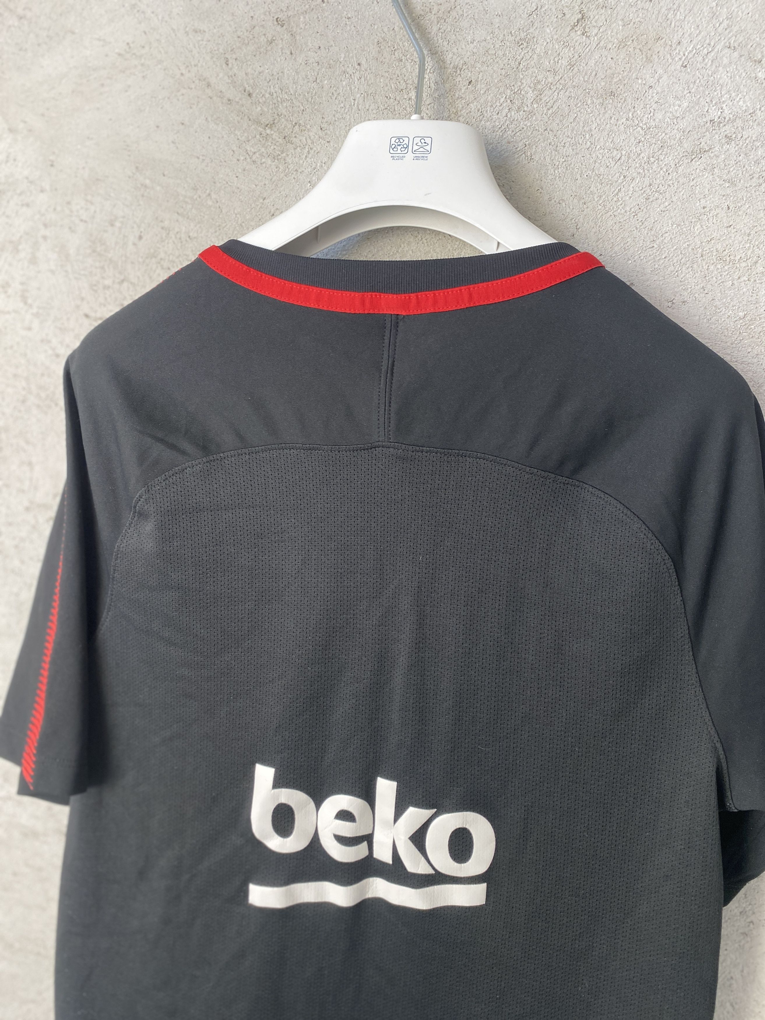 Nike Nike FC Barcelona jersey t-shirt sport blokecore y2k Size US S / EU 44-46 / 1 - 8 Thumbnail