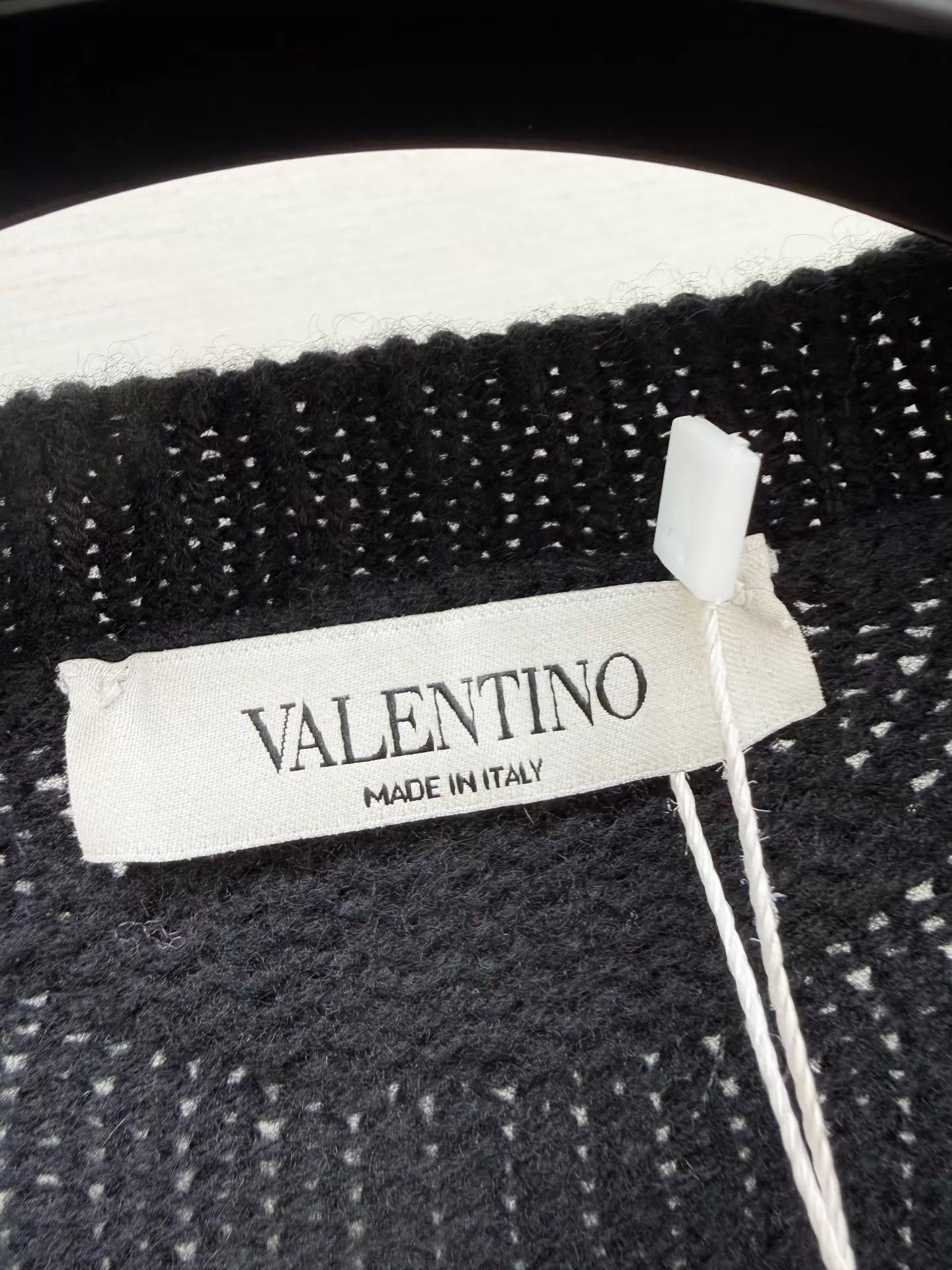 Valentino Valentino men's cashmere knit sweater L pre-owned Size US L / EU 52-54 / 3 - 3 Thumbnail