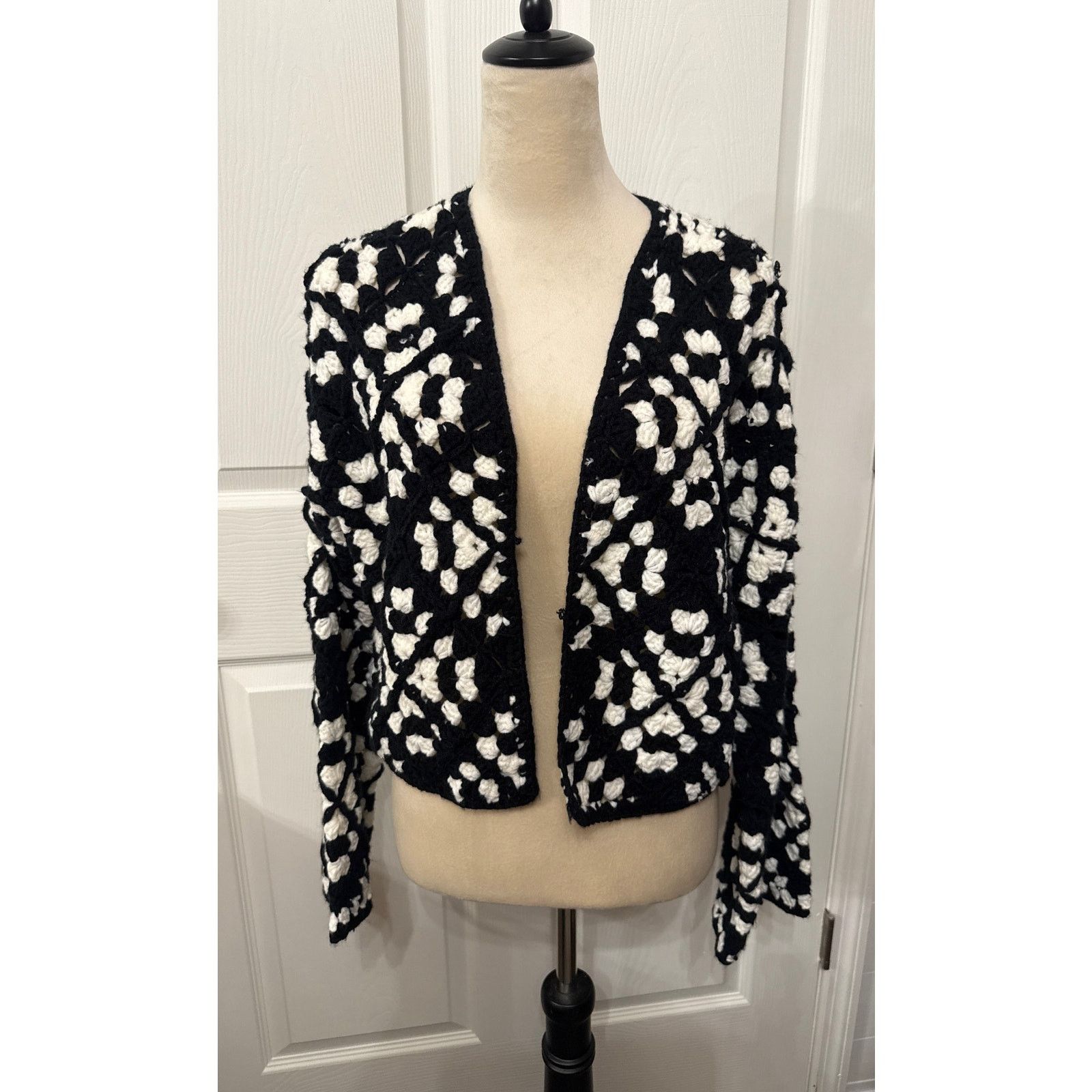 ELAN Elan Kylee Macrame Crochet Cropped Cardigan in Black/White,S Size S / US 4 / IT 40 - 4 Thumbnail