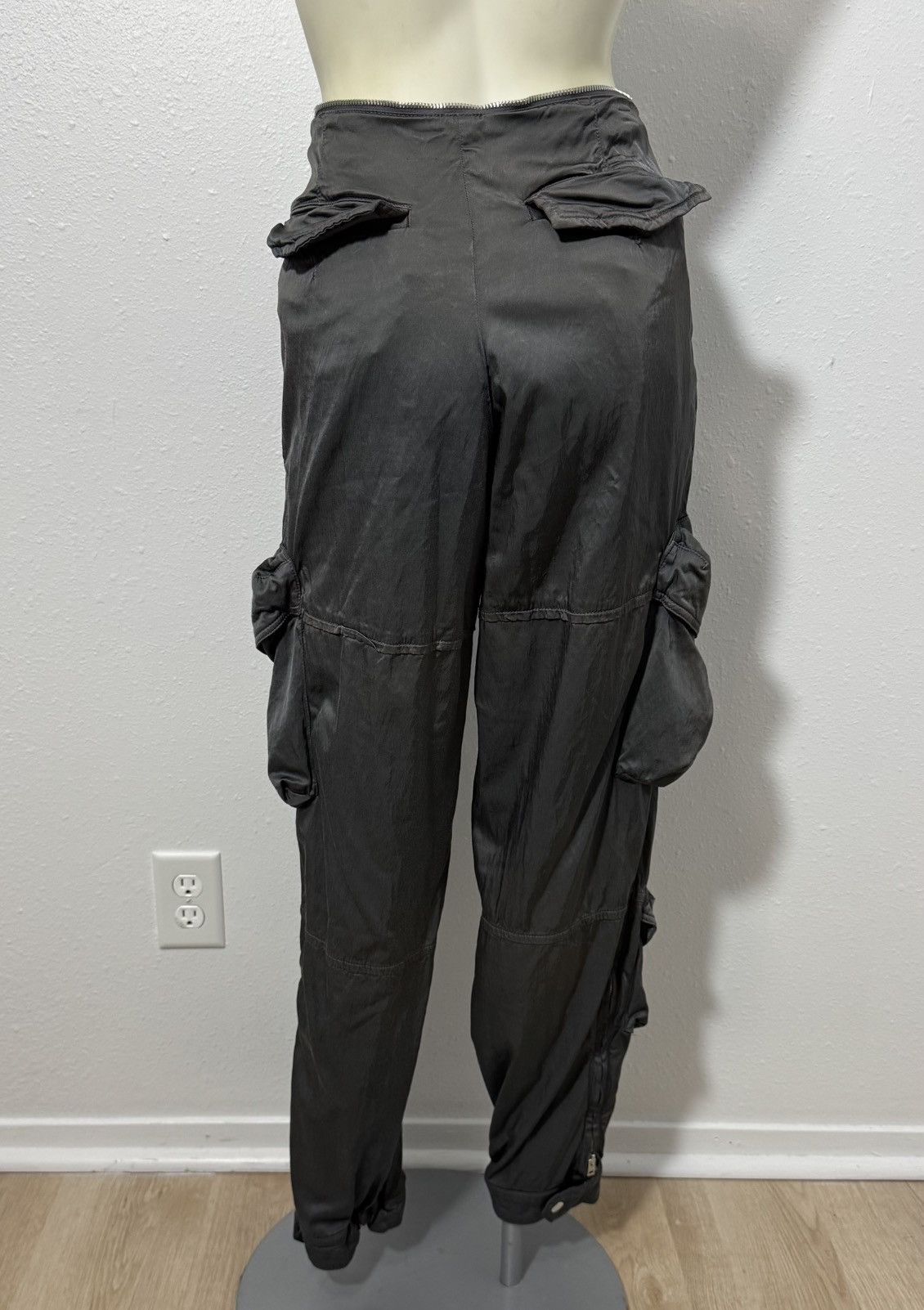 Acne Studios EUC Acne Studios Dusty Grey Satin Cargo Pants Size 28" / US 6 / IT 42 - 3 Thumbnail