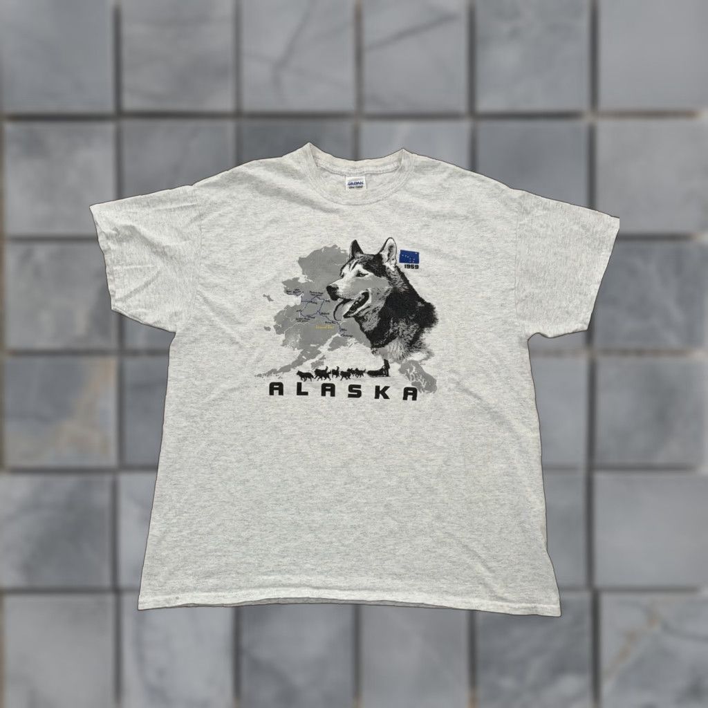 Gildan VINTAGE Alaska Wolf Husky T-Shirt Gray XL Mens T-Shirt Gray Anime Wolf Husky Y2K Gildan 22x27 XS? Size US XL / EU 56 / 4 - 1 Thumbnail