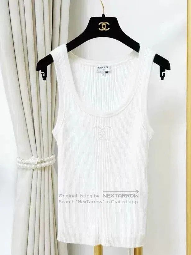 Chanel Chanel 25C White Knit Sleeveless Top. Size US L / EU 52-54 / 3 - 7 Thumbnail