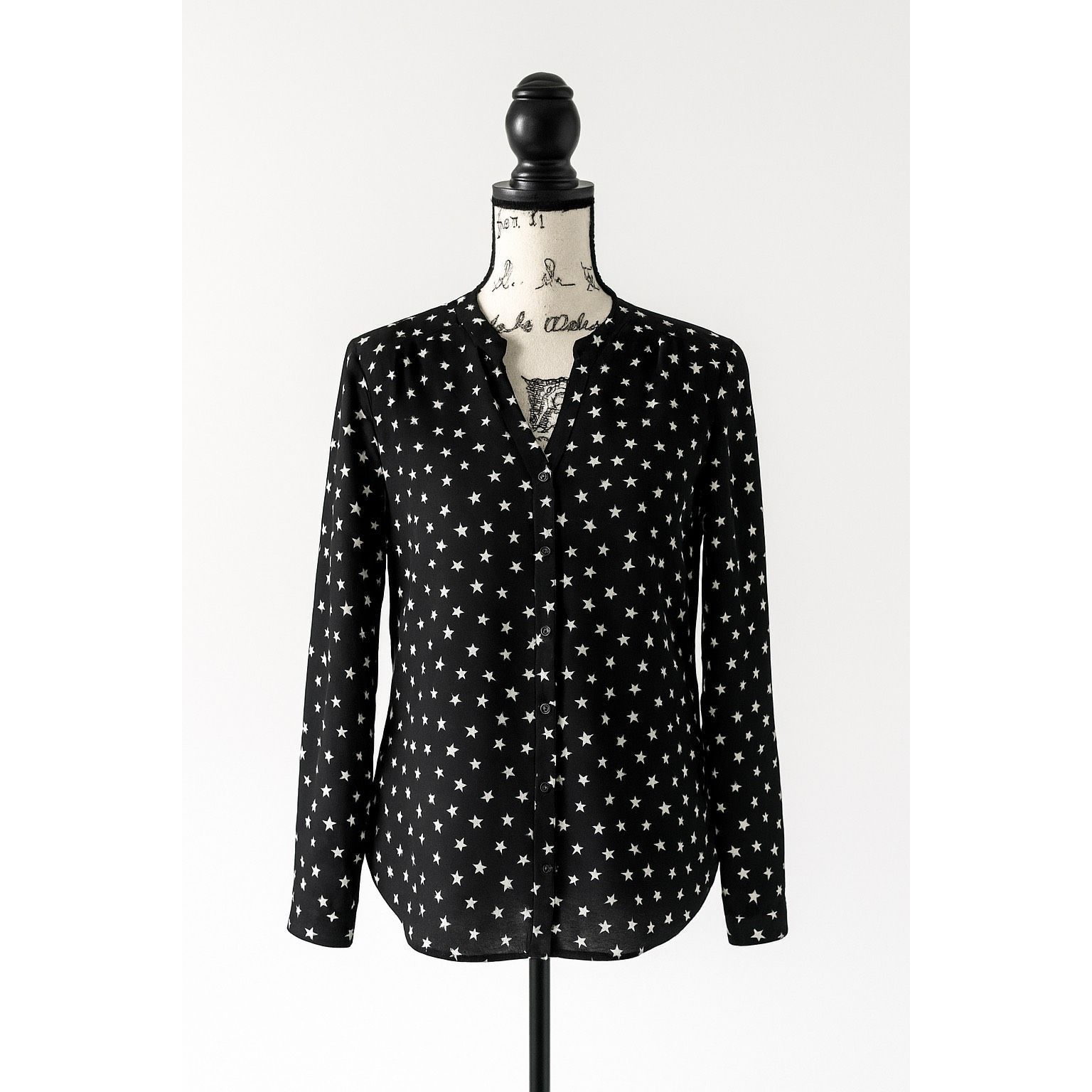 H&M H&M XS Black Star Print Button Down Shirt – Relaxed Fit Size XS / US 0-2 / IT 36-38 - 1 Thumbnail