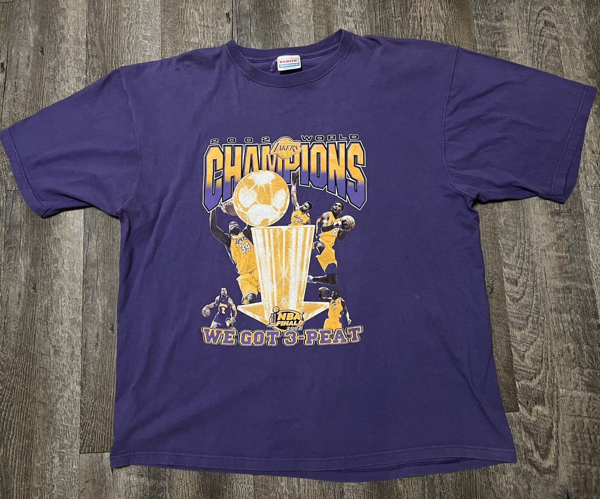 NBA × Vintage Vintage Lakers 3 Peat NBA Champions Kobe Shaq Shirt size 2XL Size US XXL / EU 58 / 5 - 4 Thumbnail