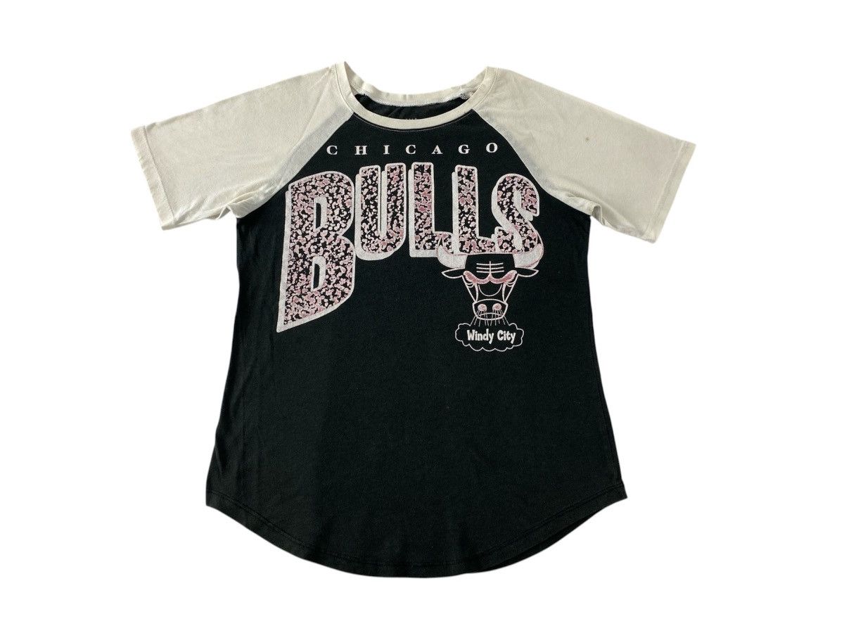 NBA Mighty Fine Hardwood NBA Chichago Bulls Raglan Printed Tee Size S / US 4 / IT 40 - 1 Thumbnail