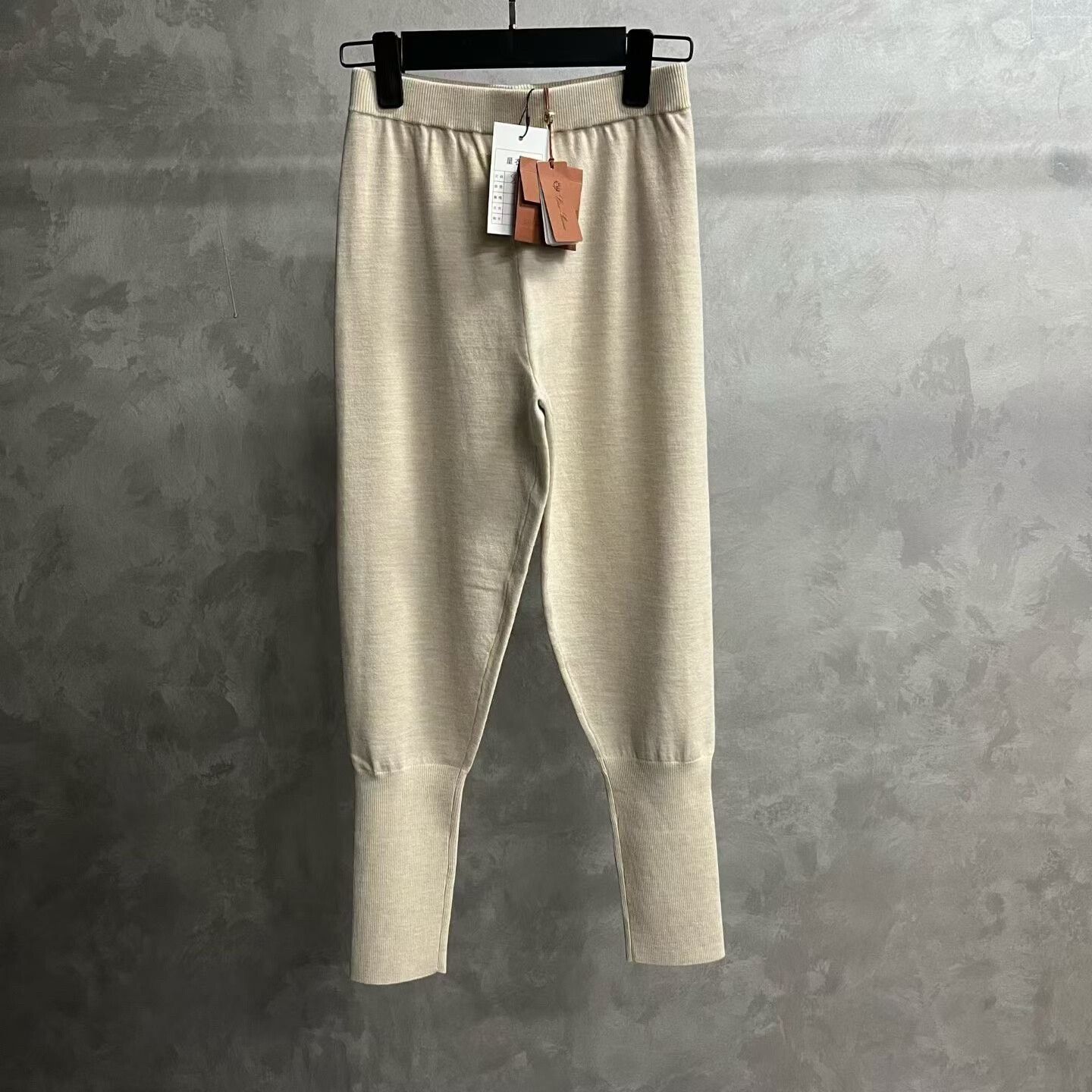Loro Piana Loro Piana Long Beige Pants 26 Women Size 26" / US 2 / IT 38 - 1 Thumbnail