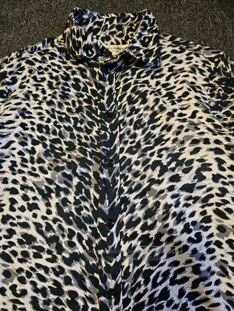 Saint Laurent Paris Saint Laurent Leopard Print Button. Size US M / EU 48-50 / 2 - 2 Thumbnail