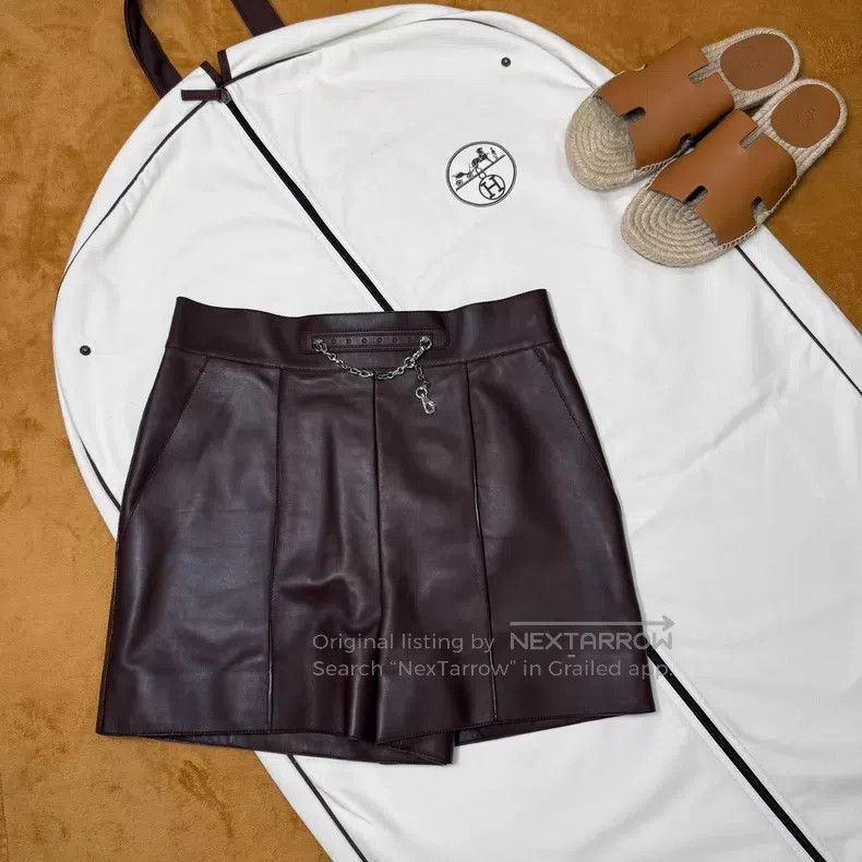 Hermes Hermes Burgundy Sheepskin Waist Chain Short Pants Size 25" / US 0 / IT 36 - 1 Thumbnail