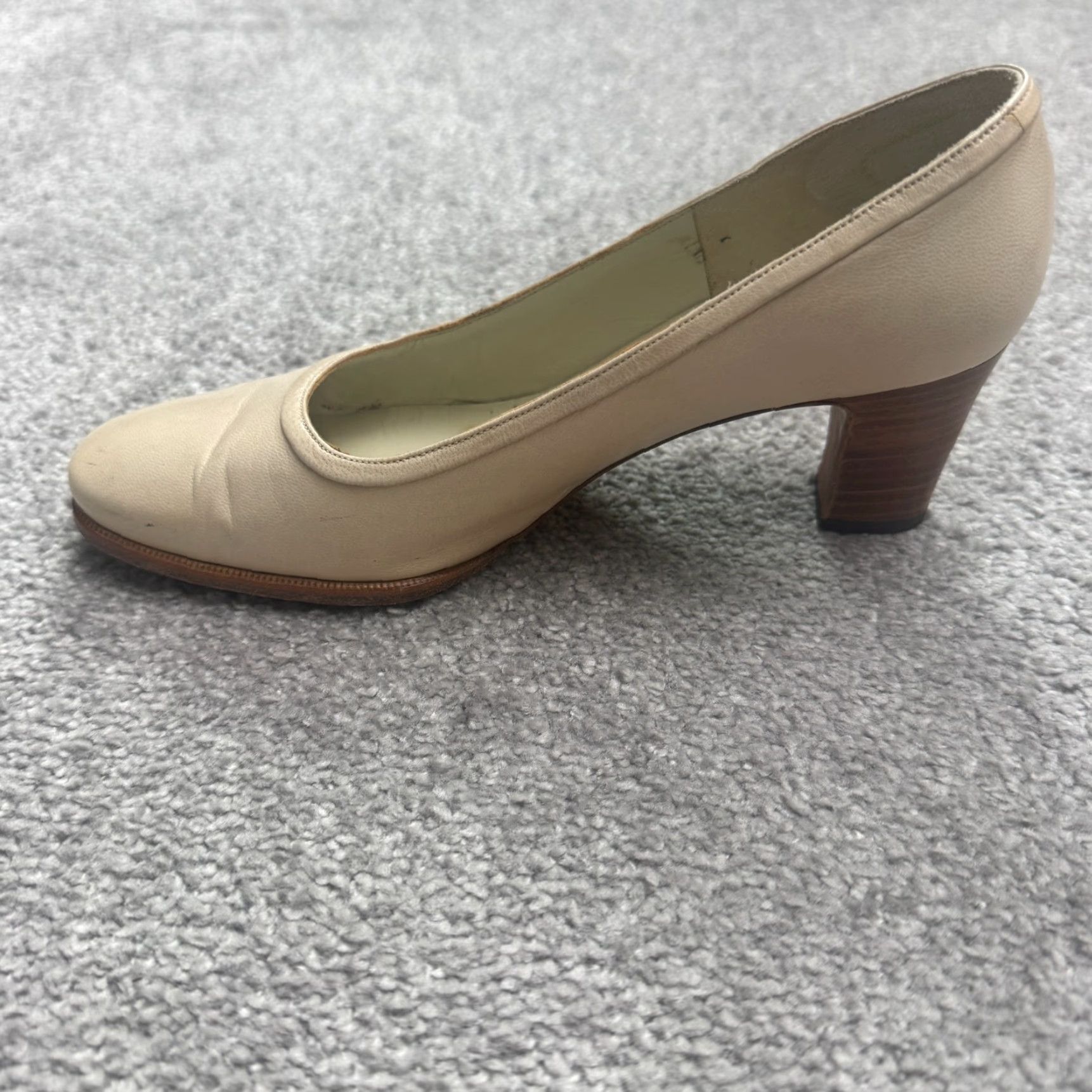 Vintage VINTAGE Ervins Zuane Women's Leather Block Heel Pumps 5B Beige 70s Retro Classic Designer Dress Shoe Size US 5 / IT 35 - 4 Thumbnail