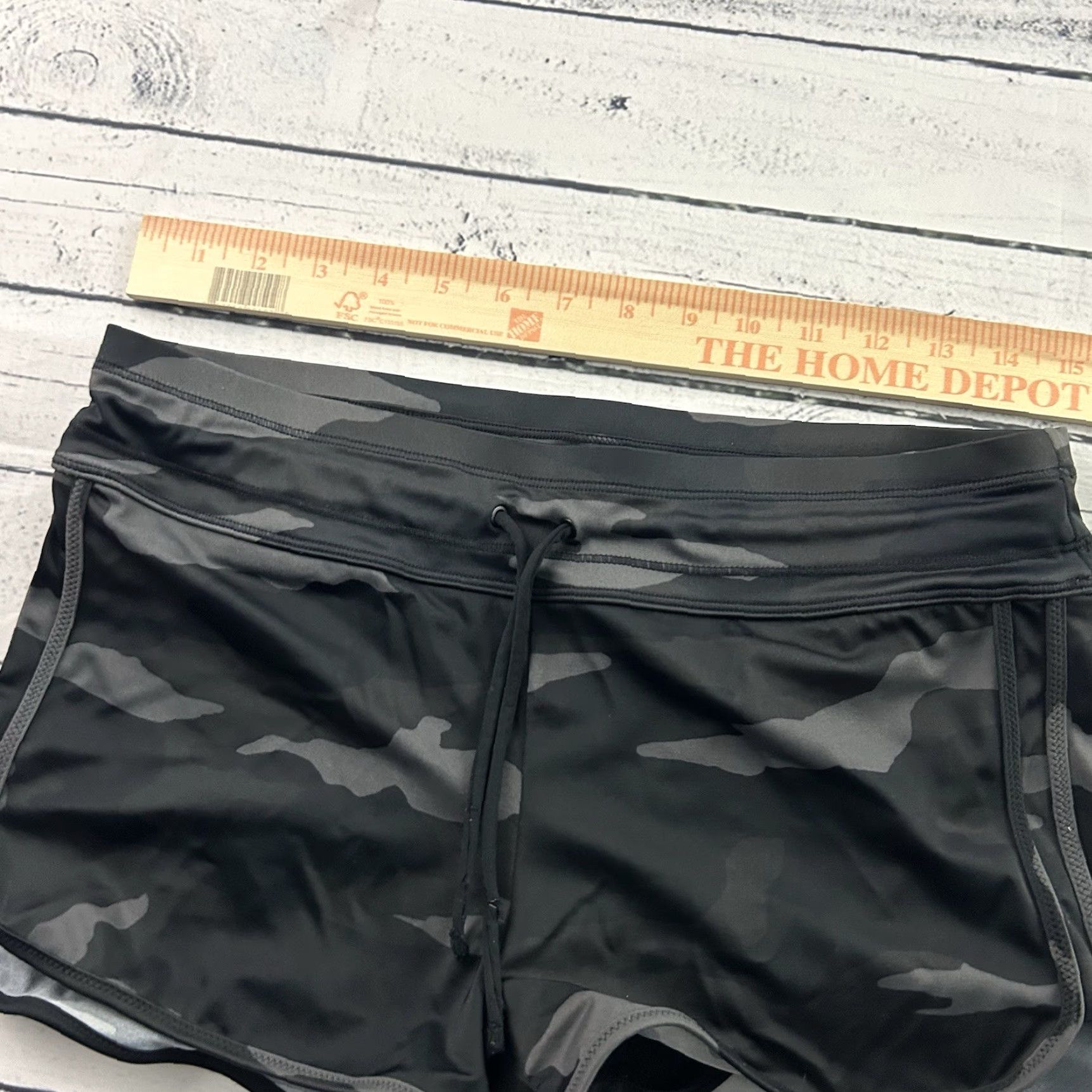 Athleta Athleta Shorts Women's XS Black Athletic Surge Freestyle Camo Print Unlined Size 26" / US 2 / IT 38 - 4 Thumbnail