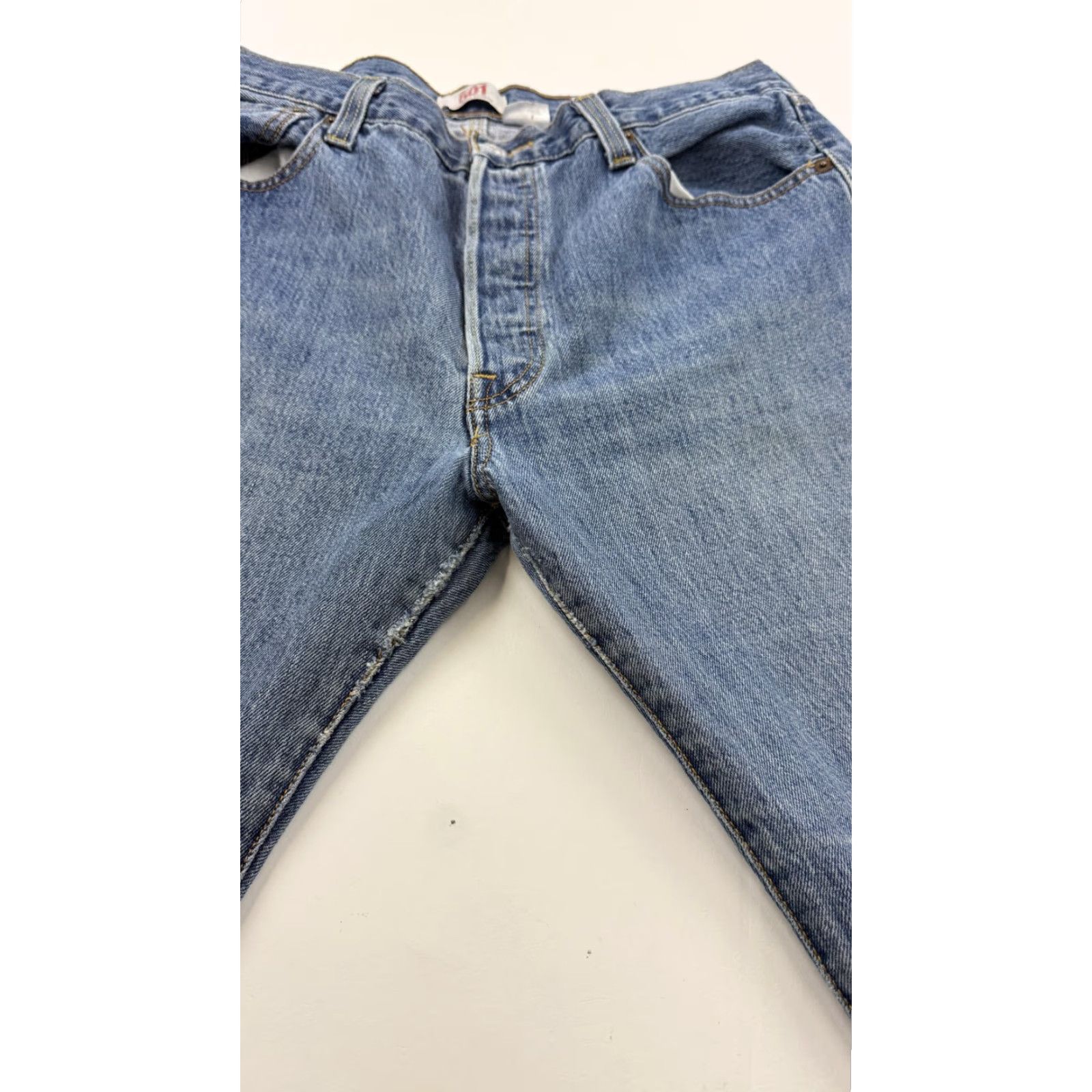 Levi's VINTAGE Levi's 501 Jeans Men Regular 36 Waist 30 Inseam Blue Denim Button Fly Straight Leg Mens Size US 36 / EU 52 - 2 Thumbnail