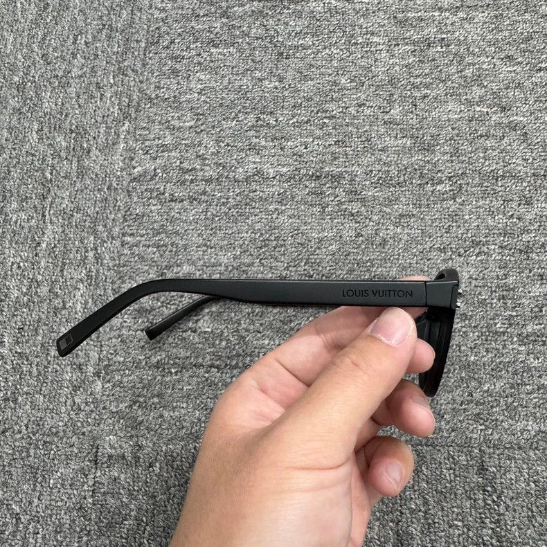 Louis Vuitton Louis Vuitton Sunglasses with Classic Pattern-2506 Size ONE SIZE - 5 Thumbnail