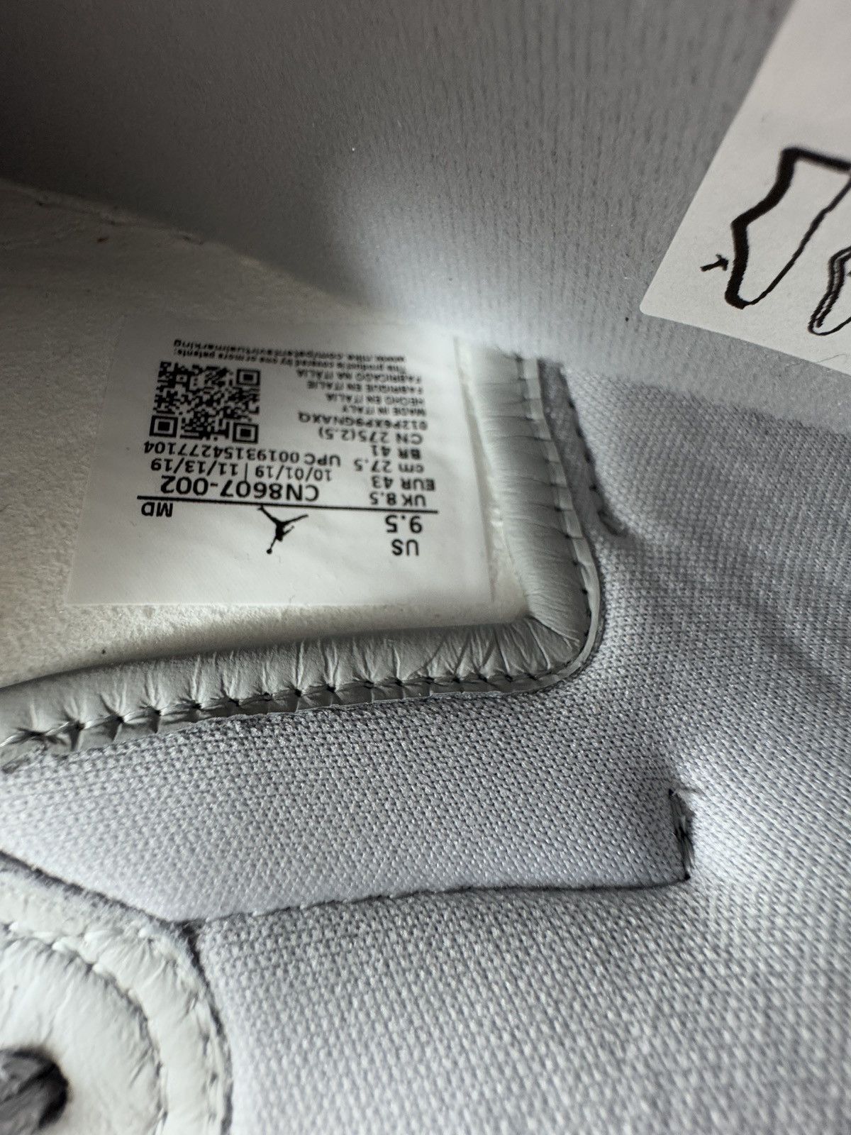 AIR DIOR JORDAN SNEAKERS