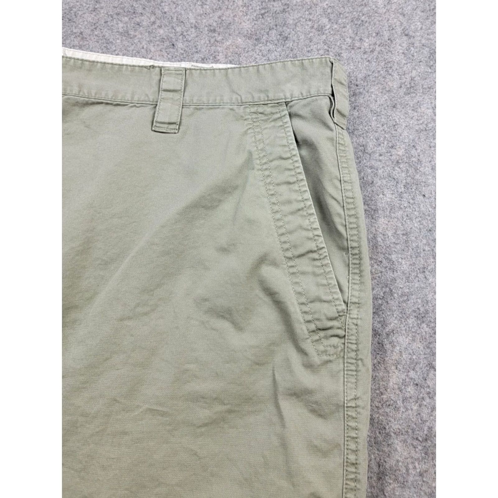 Vintage Columbia Shorts Mens 44 Green 9 in Inseam Cargo Casual Outdoor Hiking Camping Cotton Cargo Pocket Slash Pocket Logo Button Size US 44 / EU 60 - 3 Thumbnail