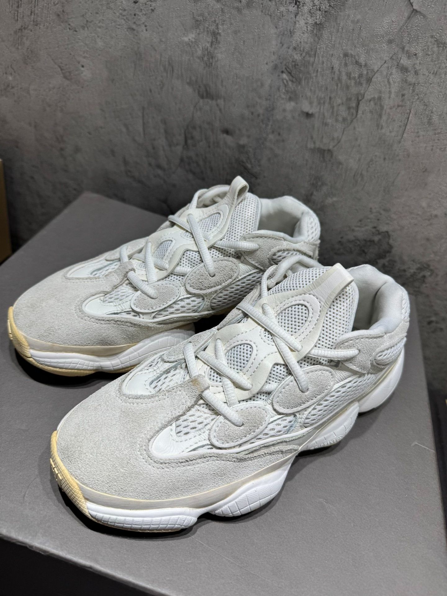 Adidas Adidas YEEZY500 White Lowtop Sneakers 38 Men Size US 6 / EU 39 - 1 Thumbnail