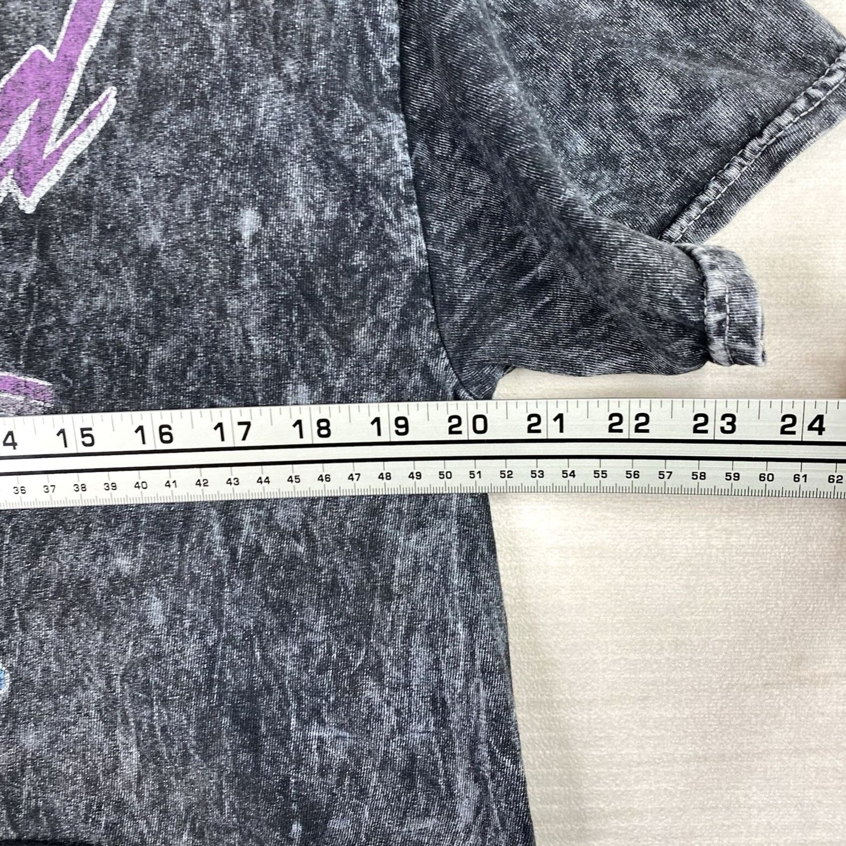 Vintage Pink Floyd Crop Top Womens M/L Short Sleeve Gray Prism Distressed Cropped T-Shirt Size L / US 10 / IT 46 - 6 Thumbnail
