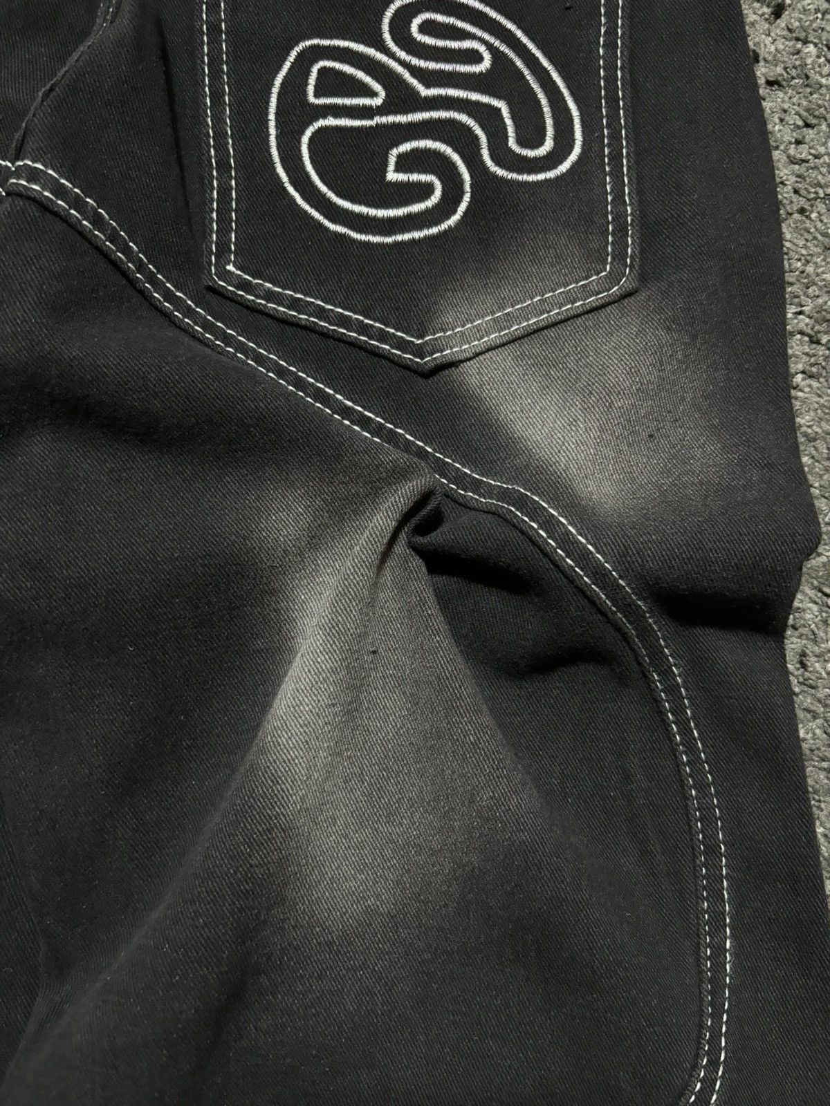 Jean × Vintage Vintage very rare abstract art black white baggy jeans denim Size US 33 - 20 Thumbnail