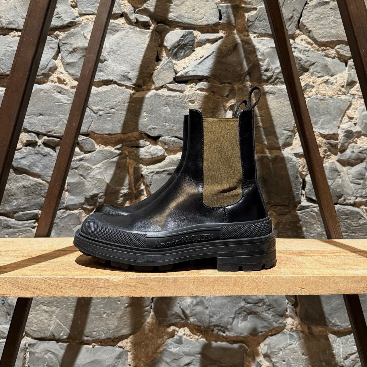 Alexander McQueen Alexander McQueen Black Leather Khaki Tread Chelsea Boots Size US 6 / EU 39 - 7 Thumbnail