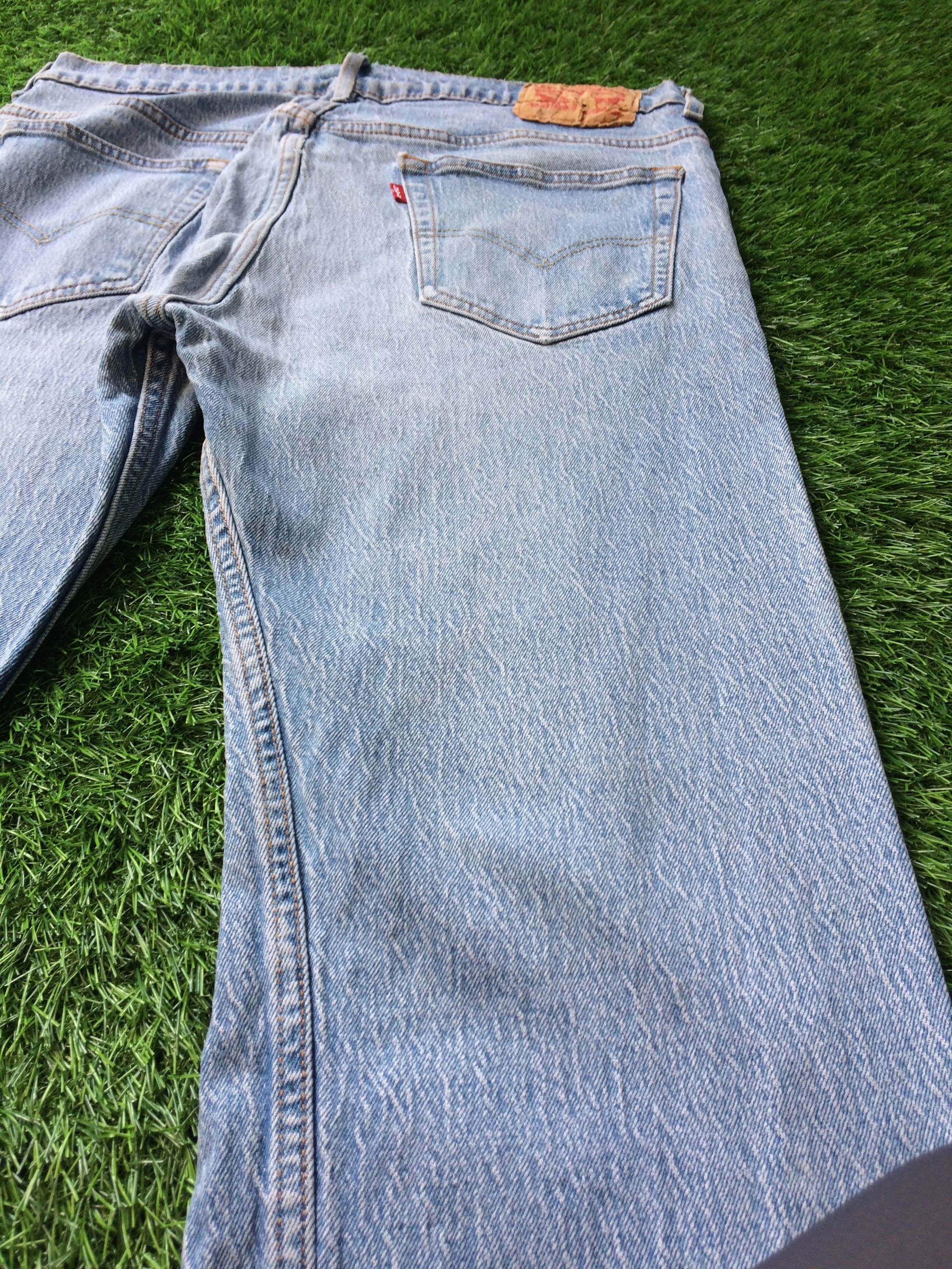 Jean Distressed Light Wash Levis 569 Jeans D-760 Size US 31 - 9 Thumbnail