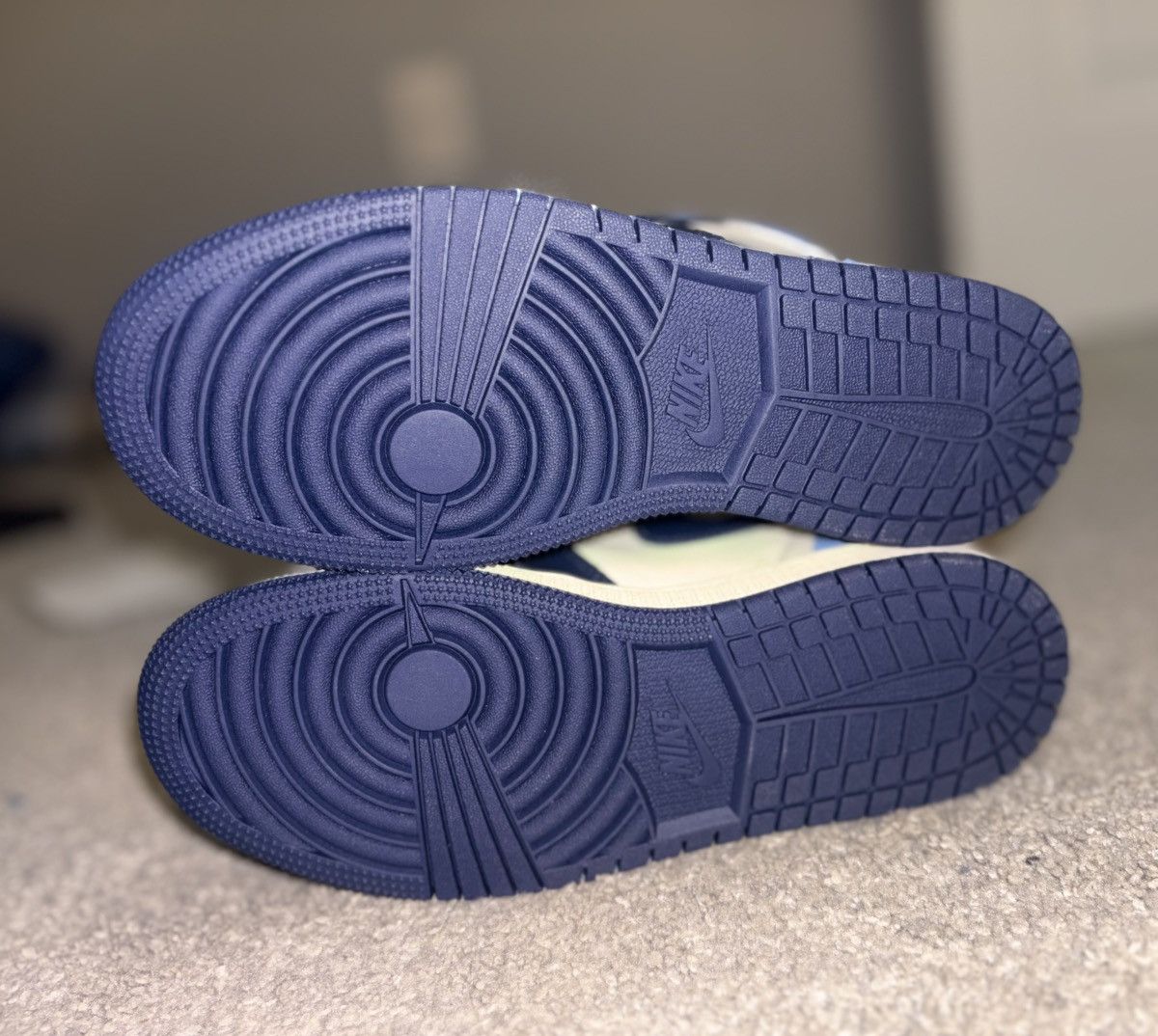 Jordan Brand × Supreme AIR JORDAN 1 RETRO HIGH OG GS UNC OBSIDIAN🛑READ DESCRIPTION🛑 Size US 5 / EU 37 - 8 Thumbnail